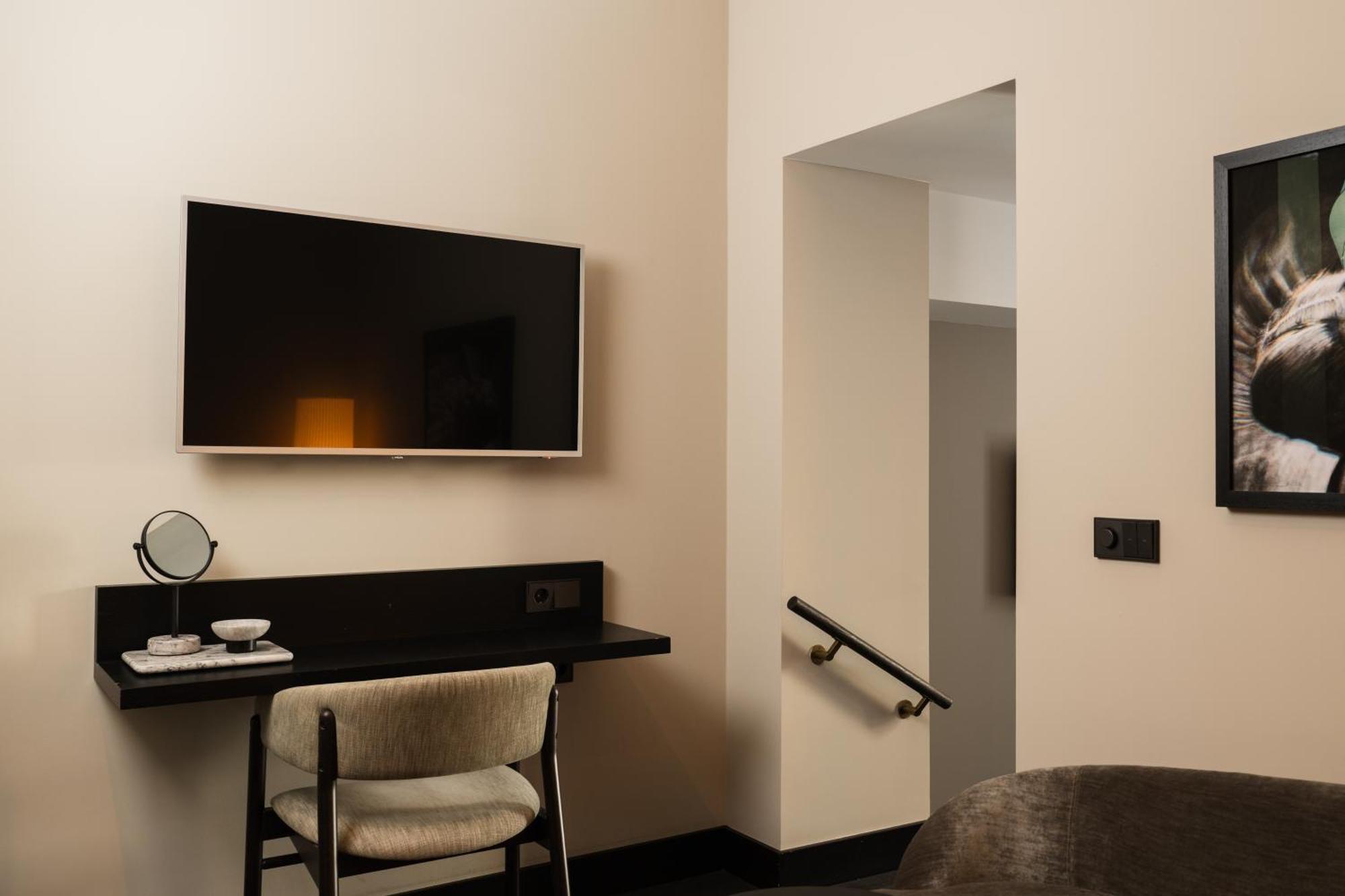 Executive room,1669814648:JPEG