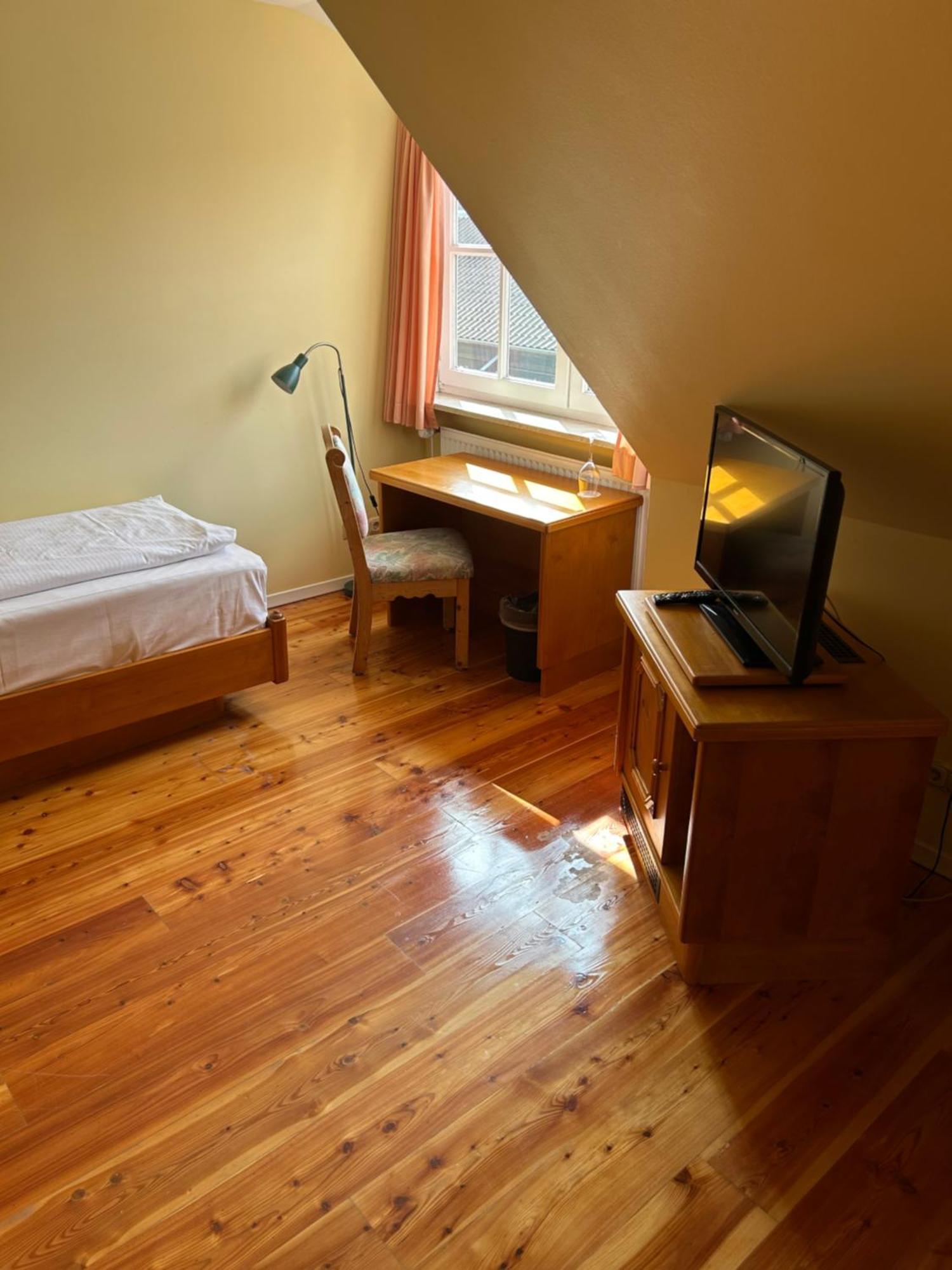 Single Room,1669815277:JPEG