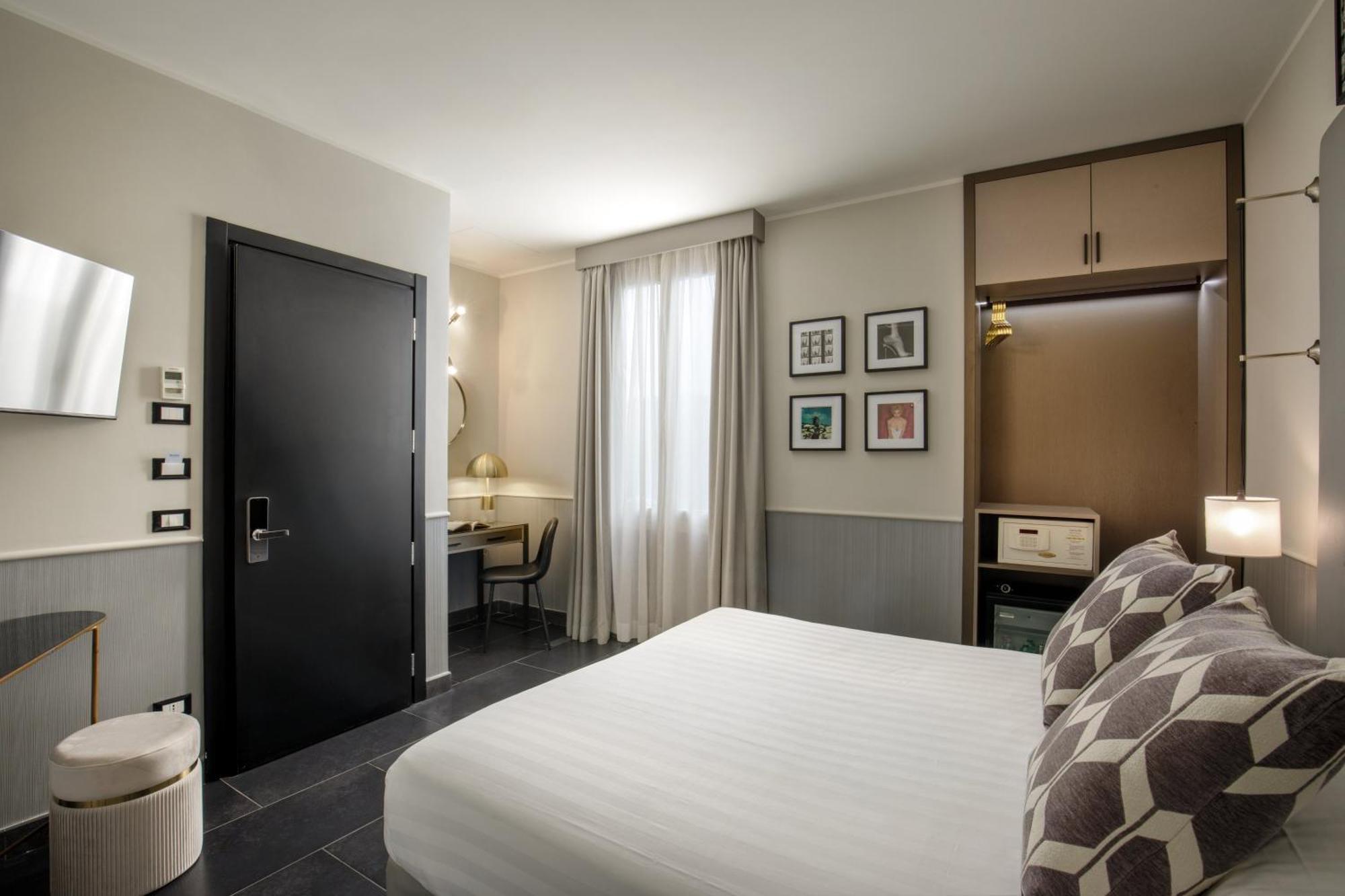 Standard Double Room Via del Corso 81