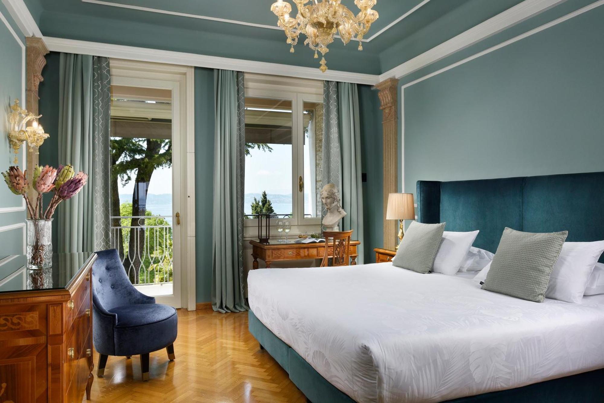Deluxe Lake View Balcony