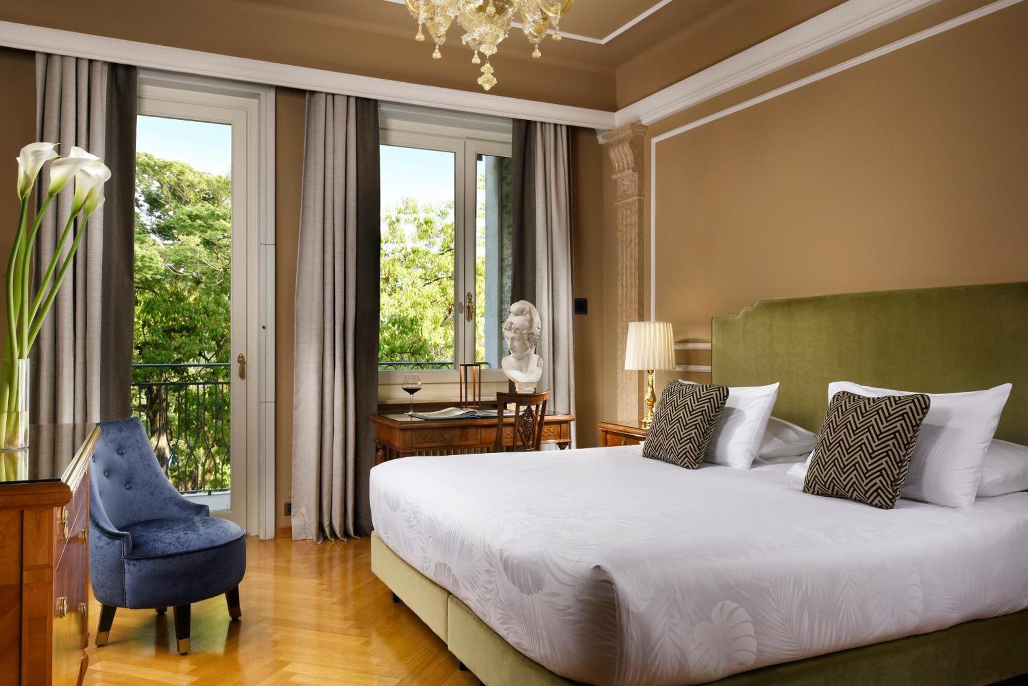Deluxe Lake View Balcony