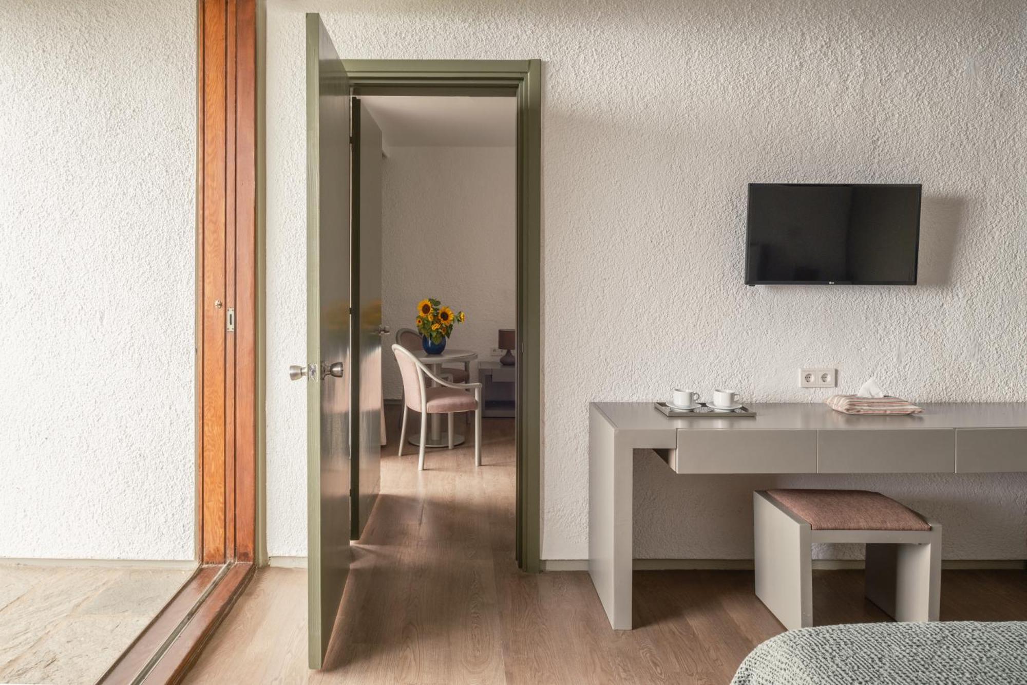 2 Twin Rooms Interconnecting Door,1669830919:JPEG