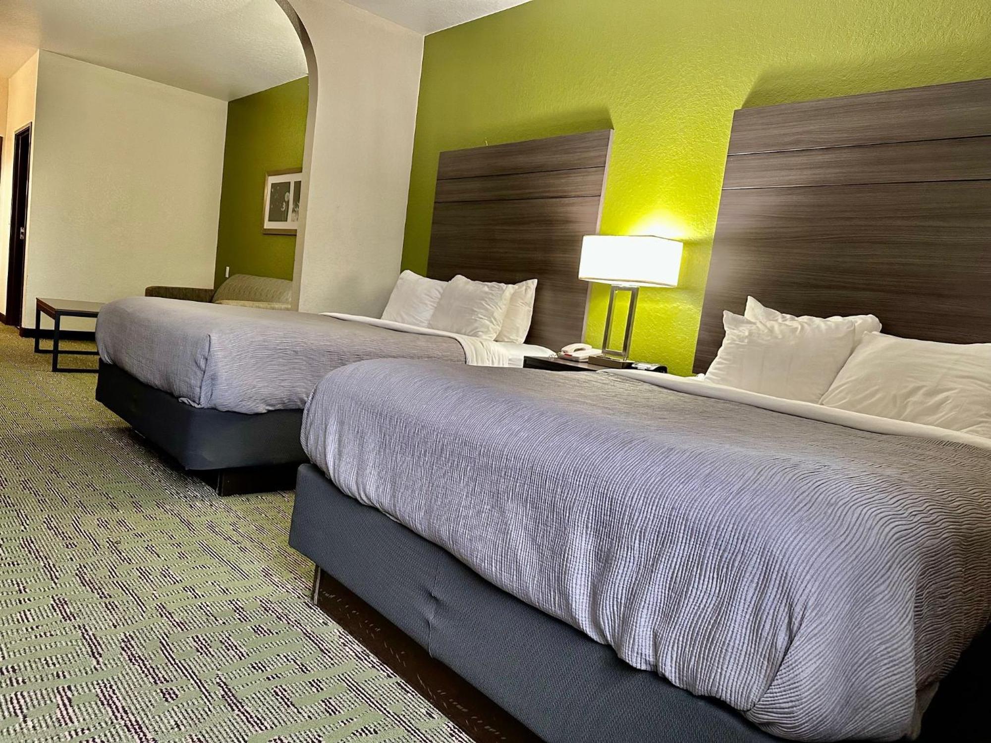 Queen Suite Two Queen Beds Accessible or Non-Smoking,1275607072:JPEG