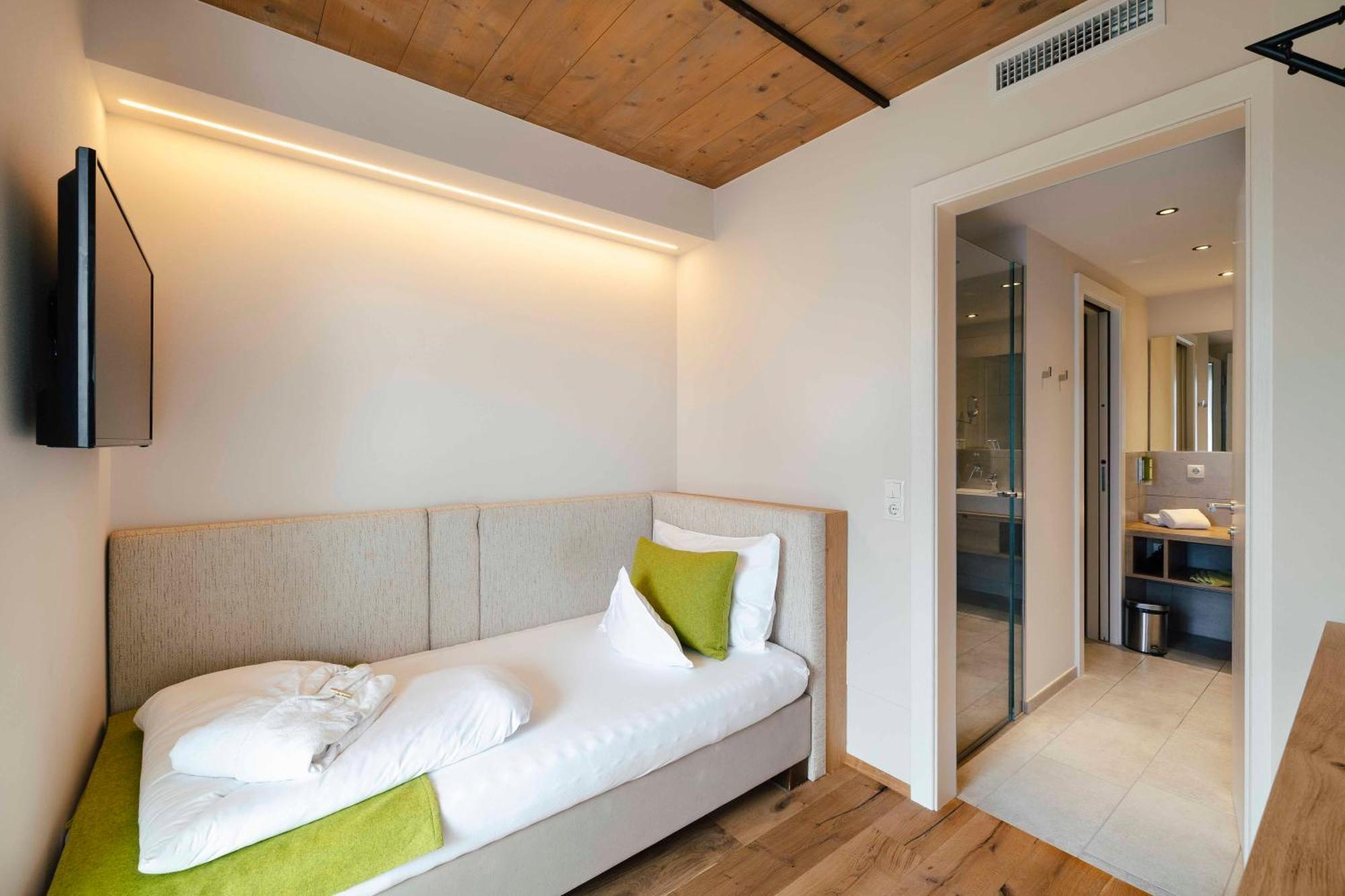Superior Double or Twin Room Mountain View