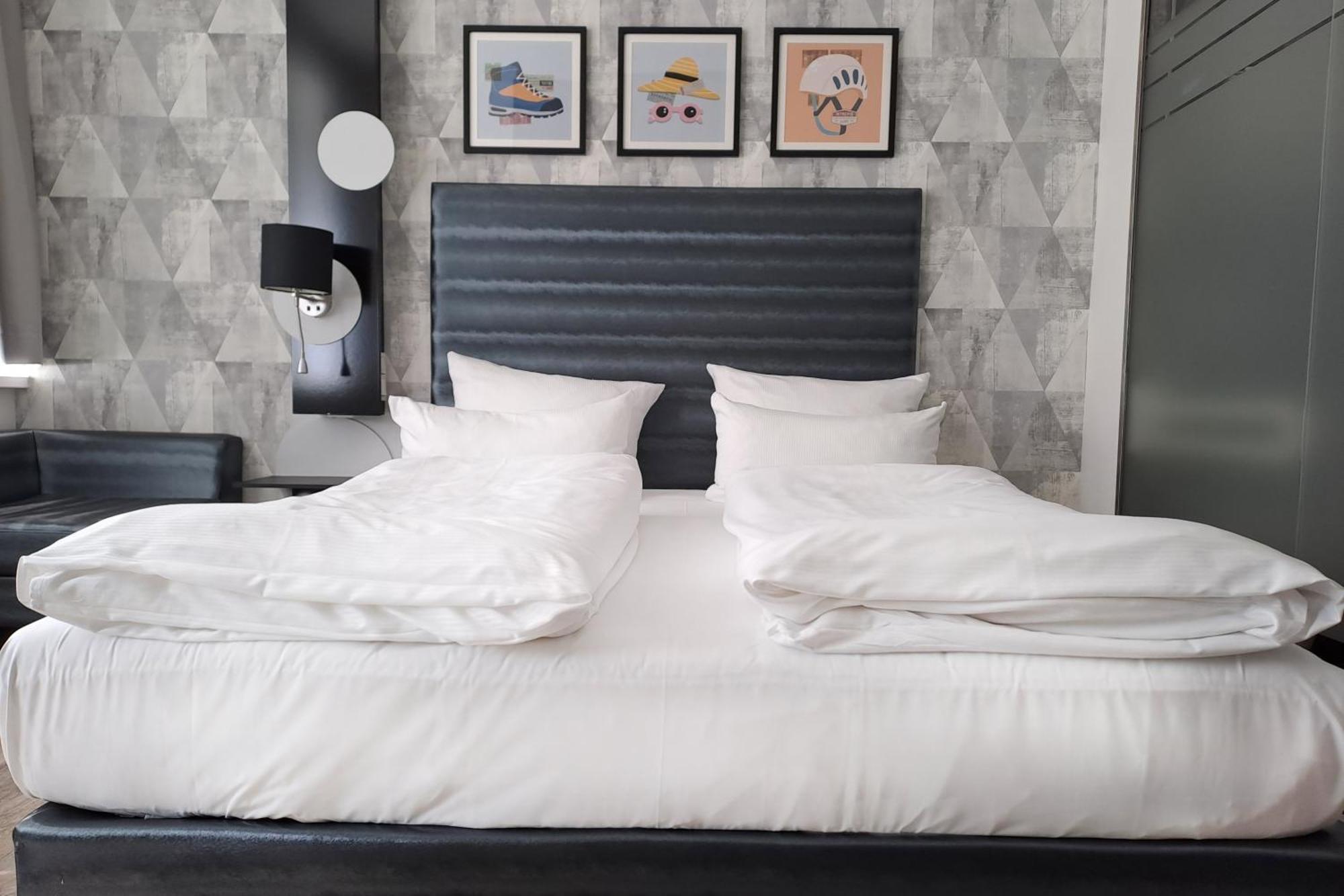 Standard Queen Room Accessible