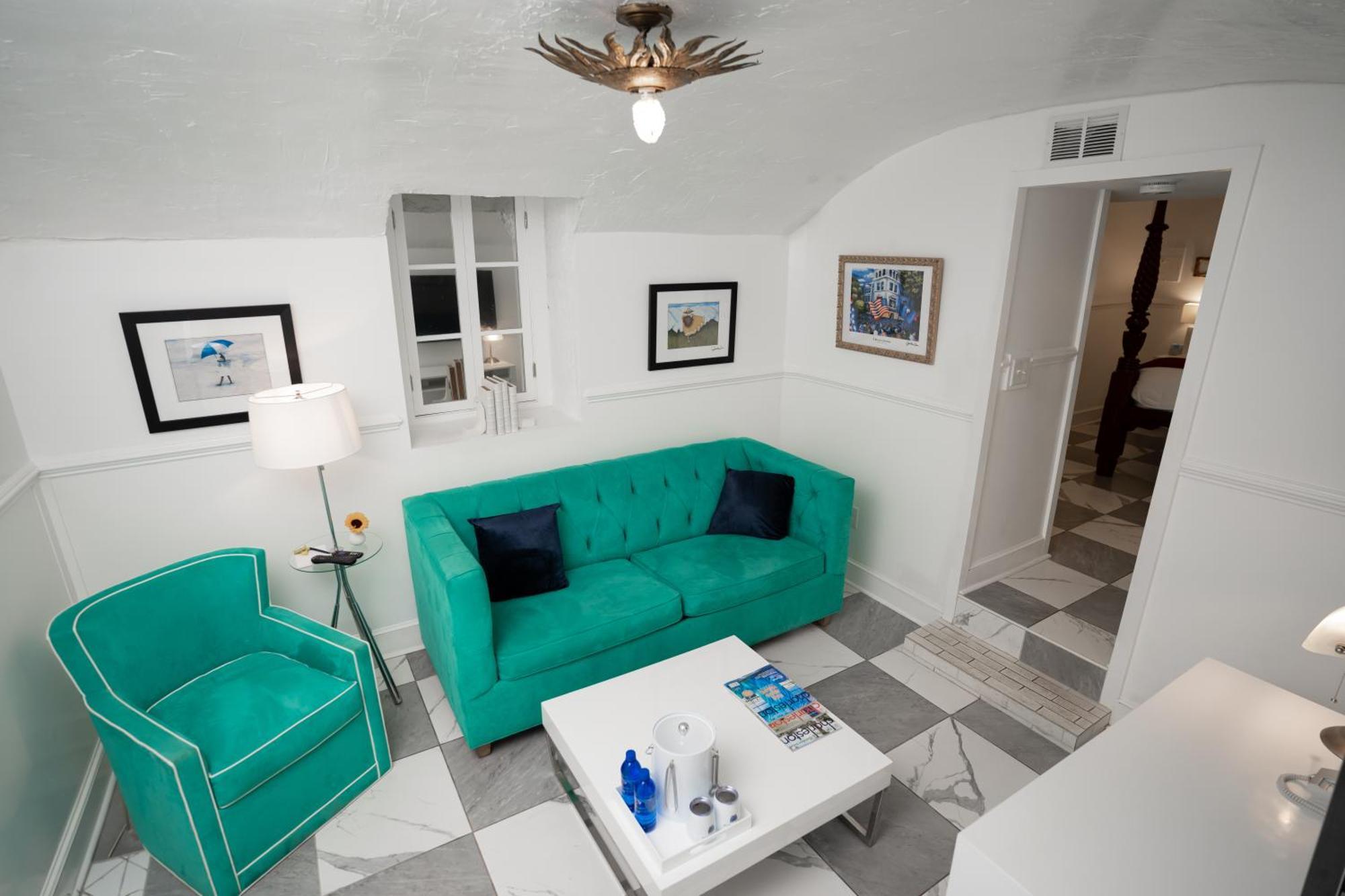 Devereux Suite Grand or Former Cellar or No Windows