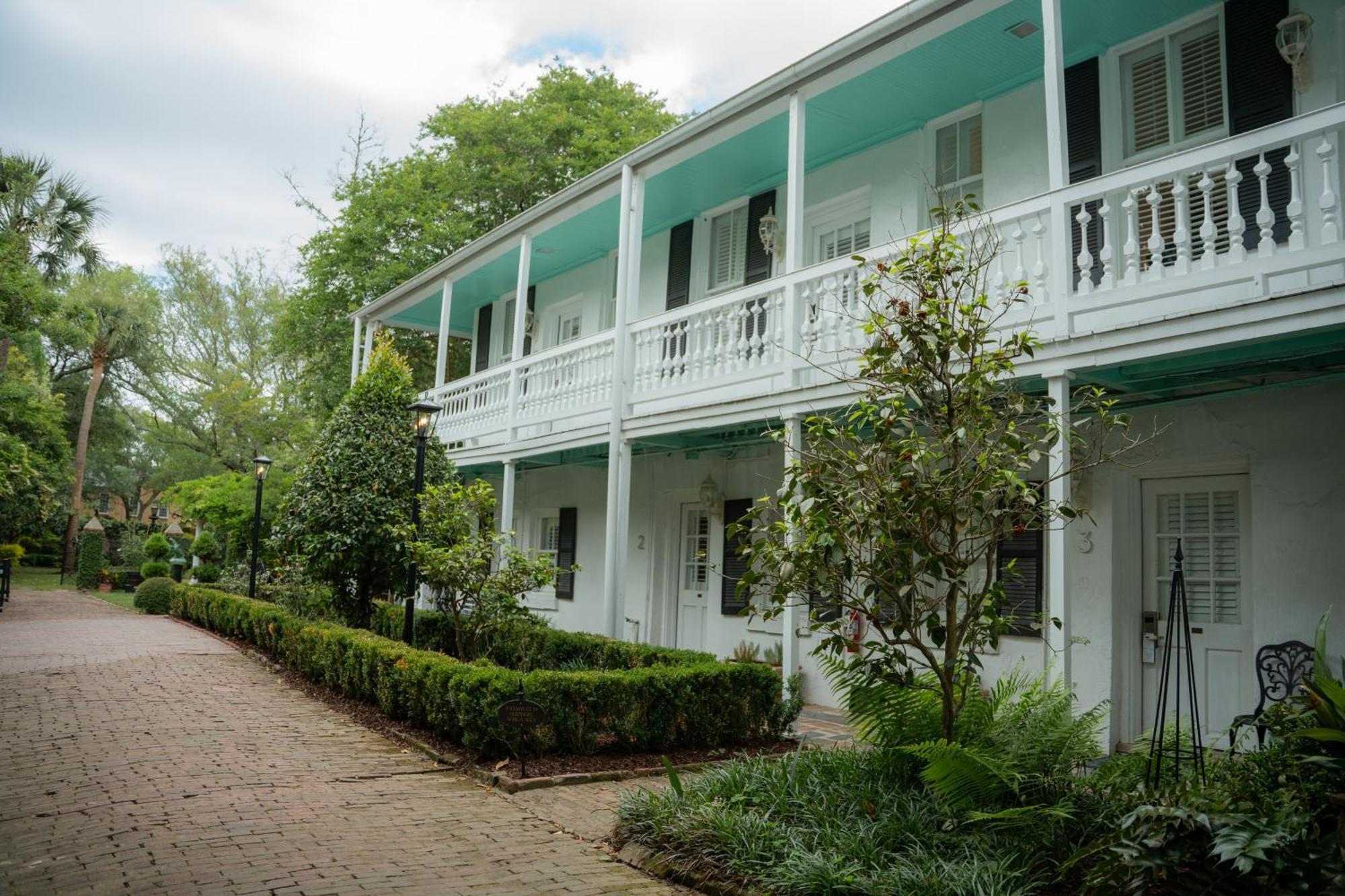 Battery Carriage House Classic