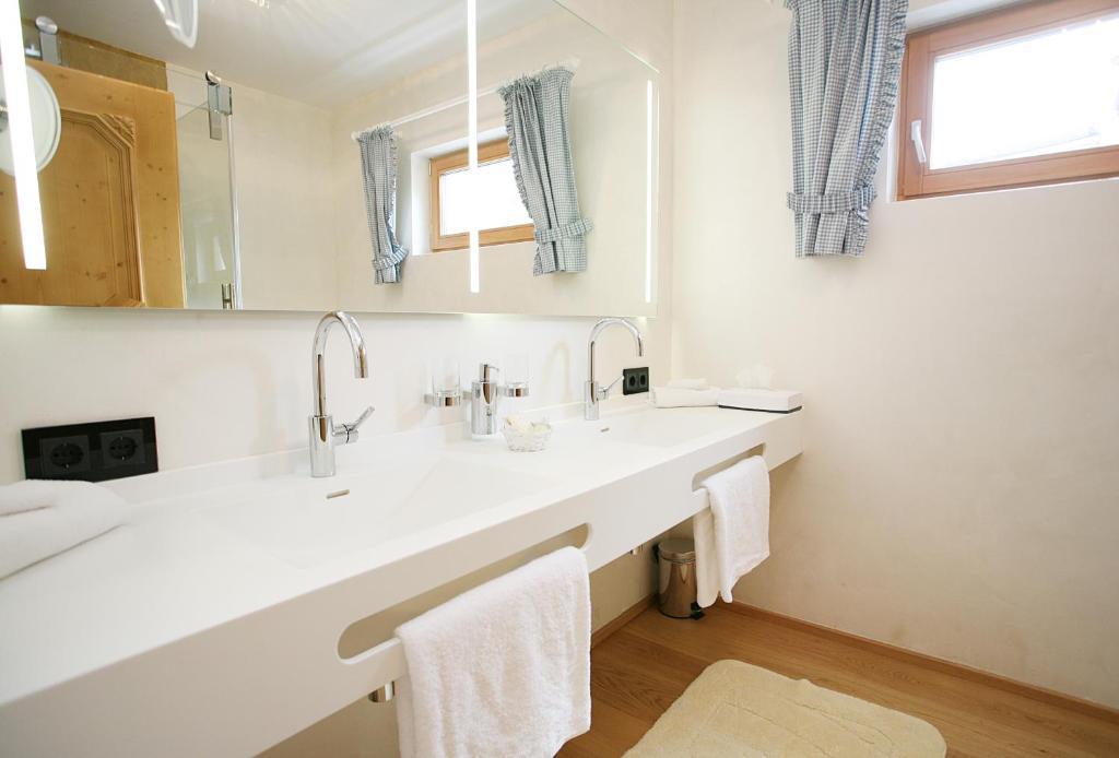 Double Room,79575084:JPEG
