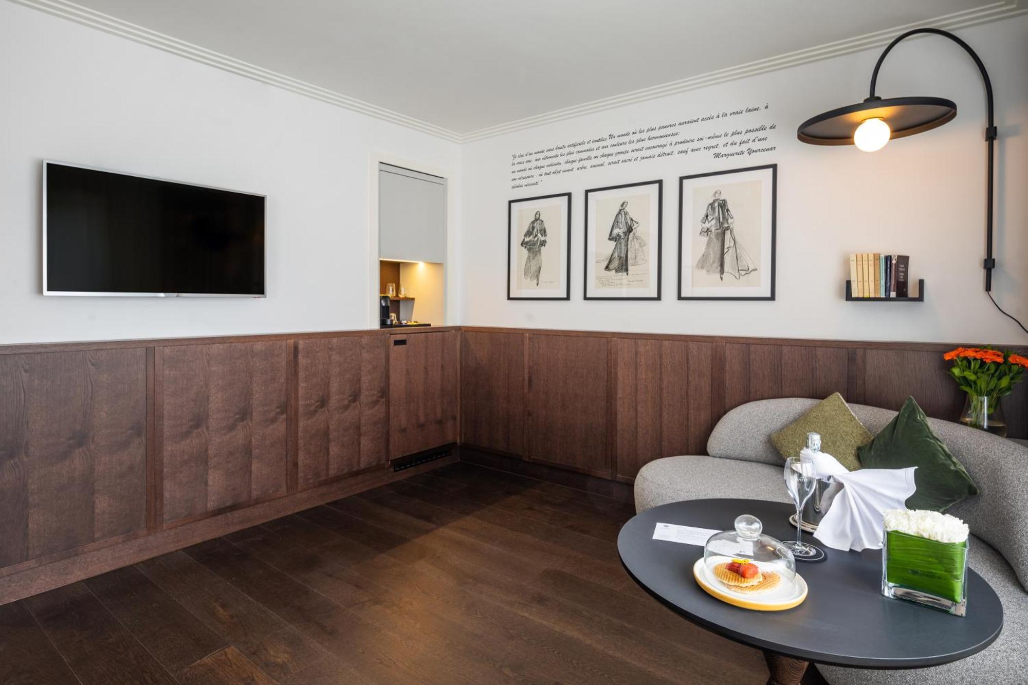 Homage Suite Marguerite Yourcenar Garden View