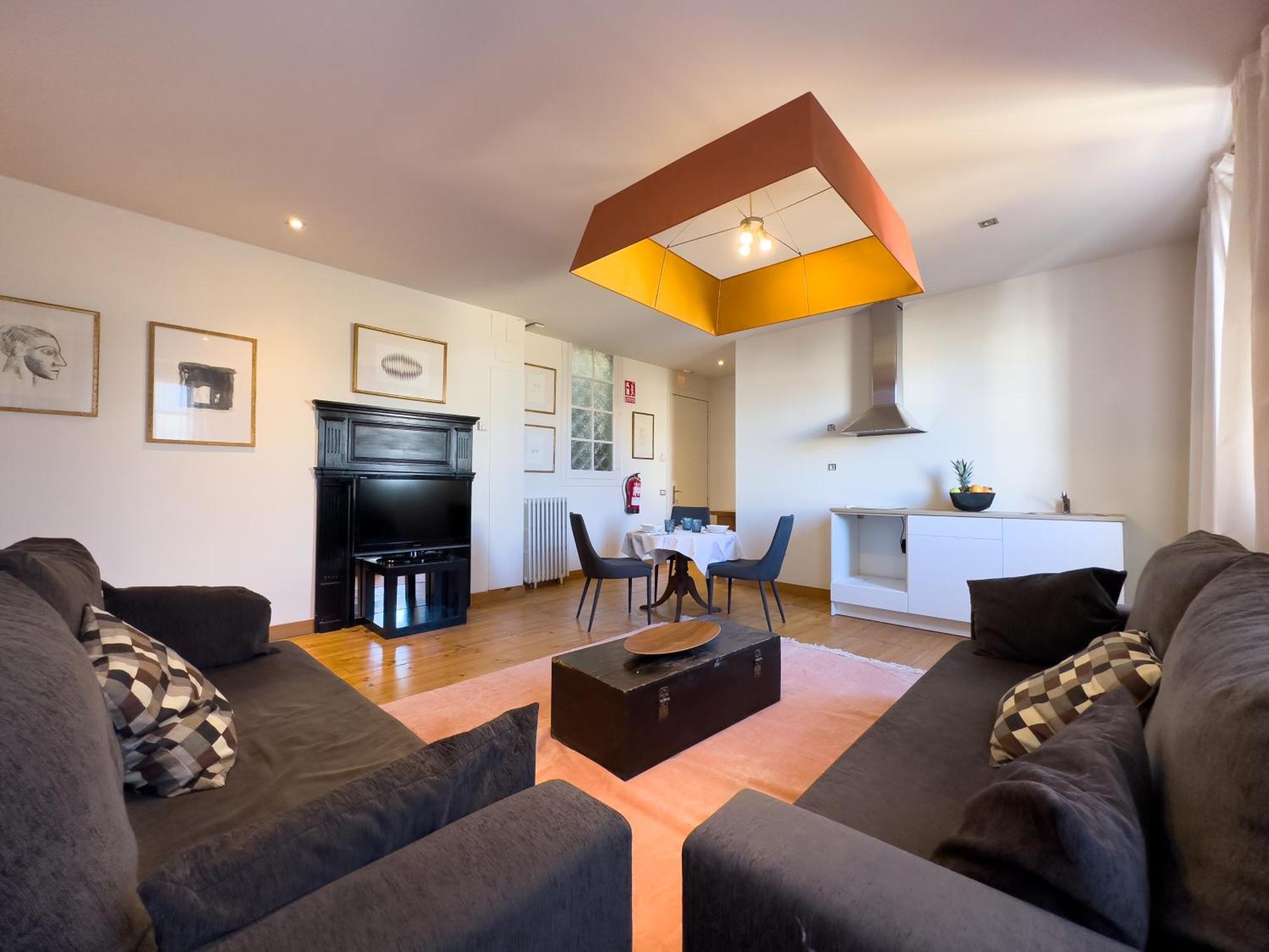 Deluxe Double or Twin Room shared lounge