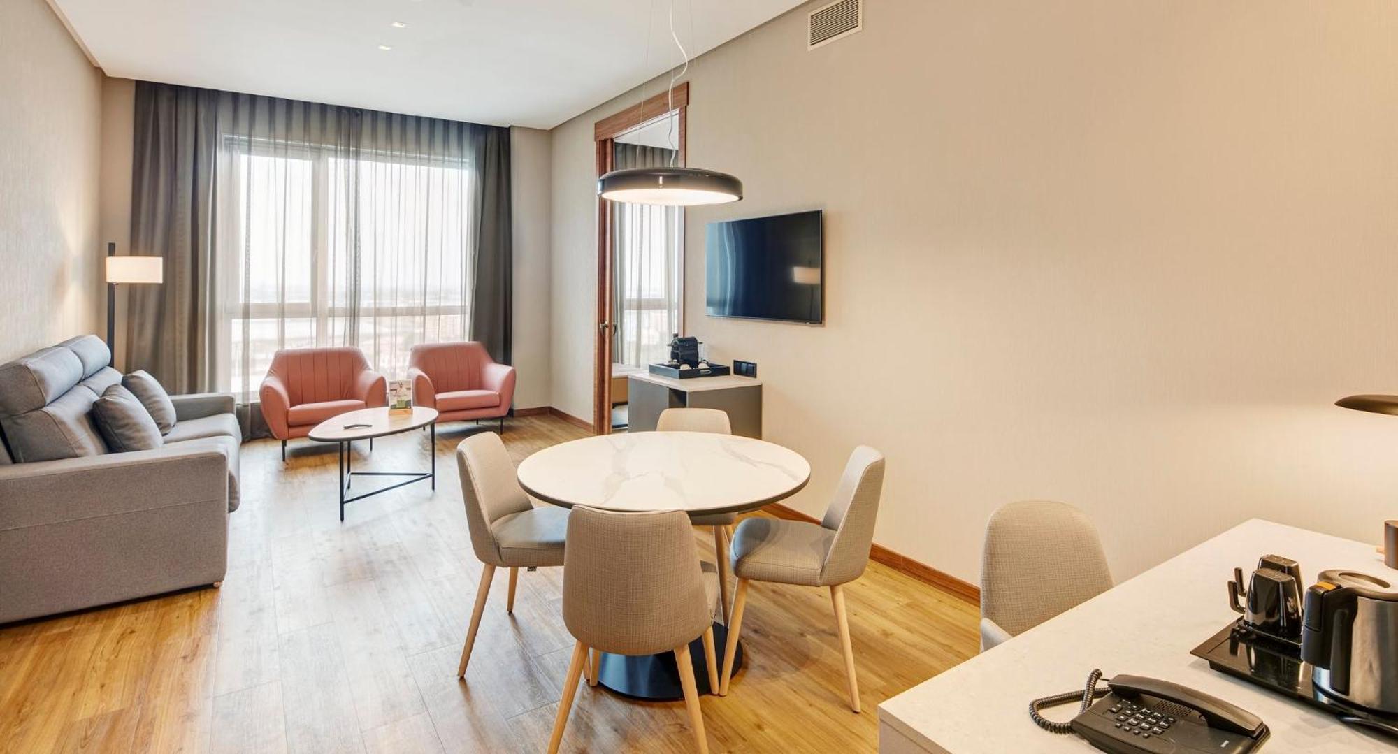 Junior Suite,1770834423:JPEG