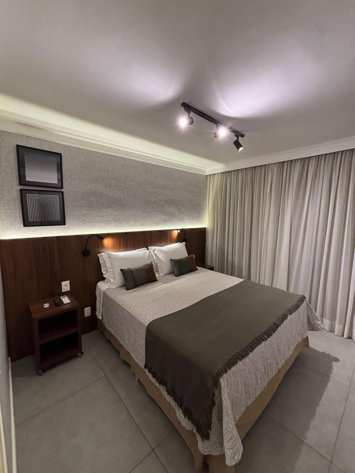 Executive Suite,1672566106:JPEG