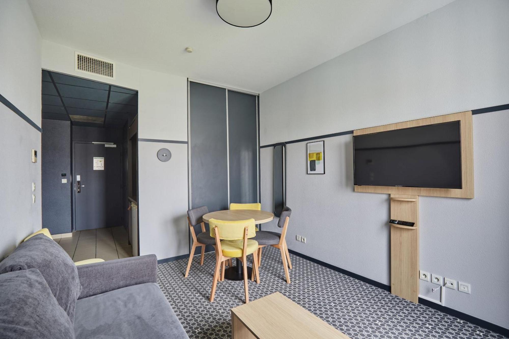 Two-Bedroom Apartment,1670702390:JPEG