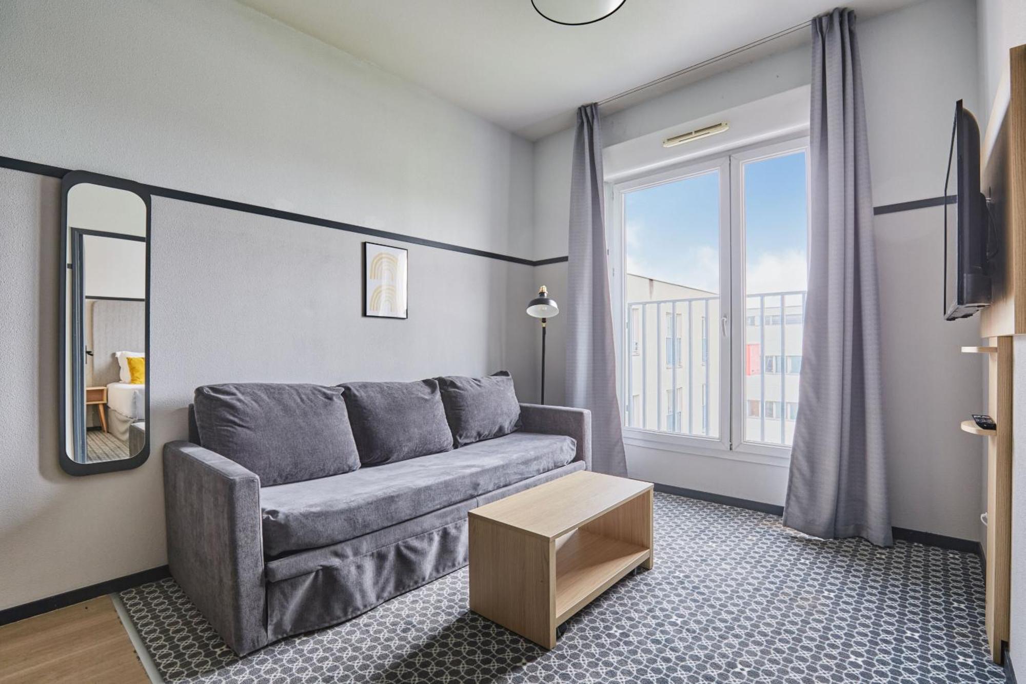 One-Bedroom Apartment Balcony,1670702415:JPEG