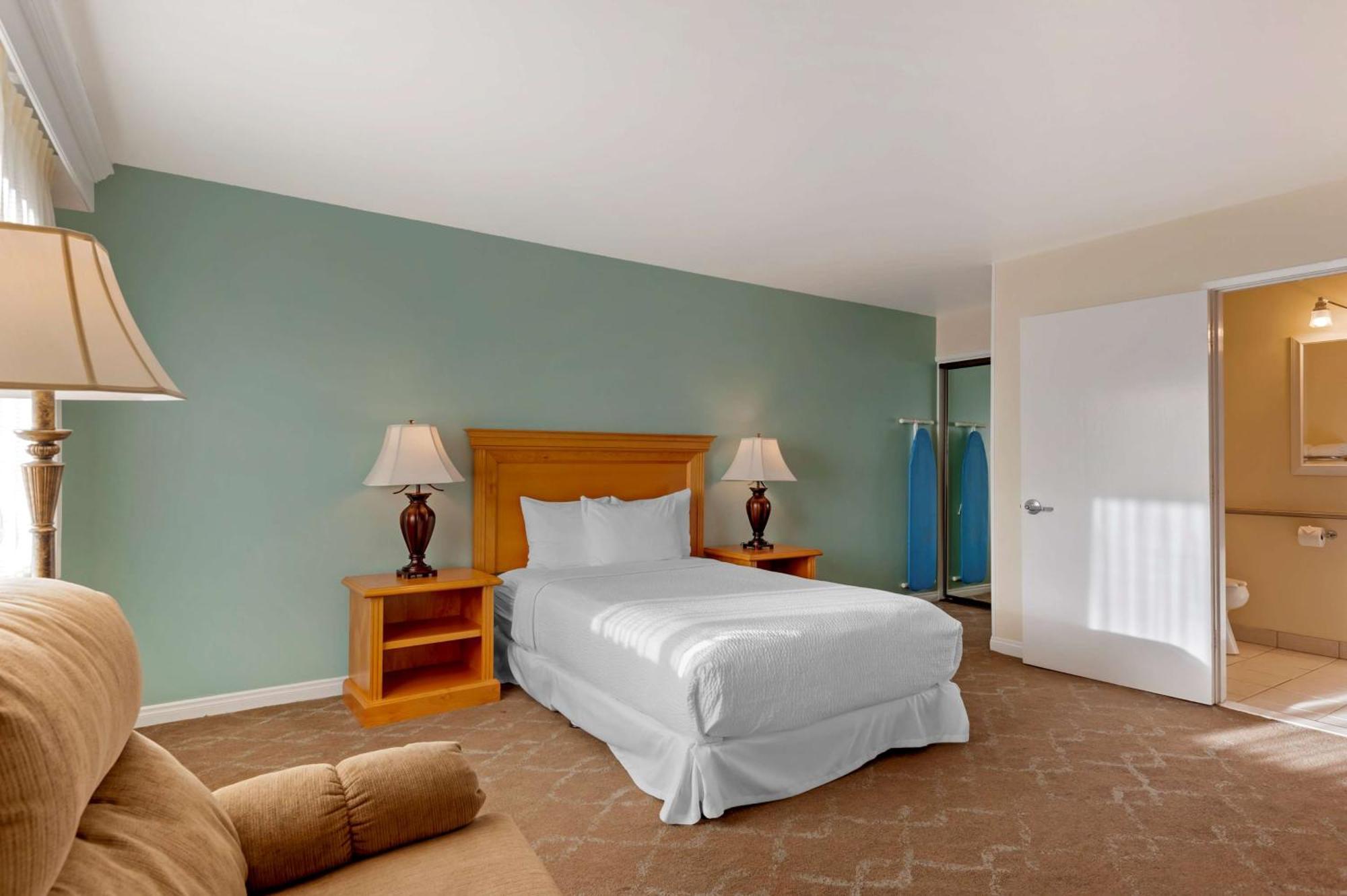 Queen Room Roll Shower Mobility Accessible