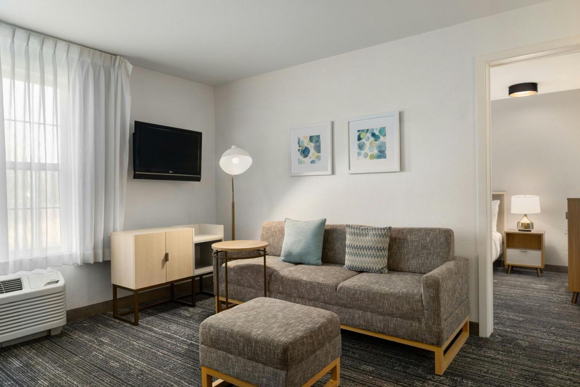 One-Bedroom Queen Suite Sofa Bed