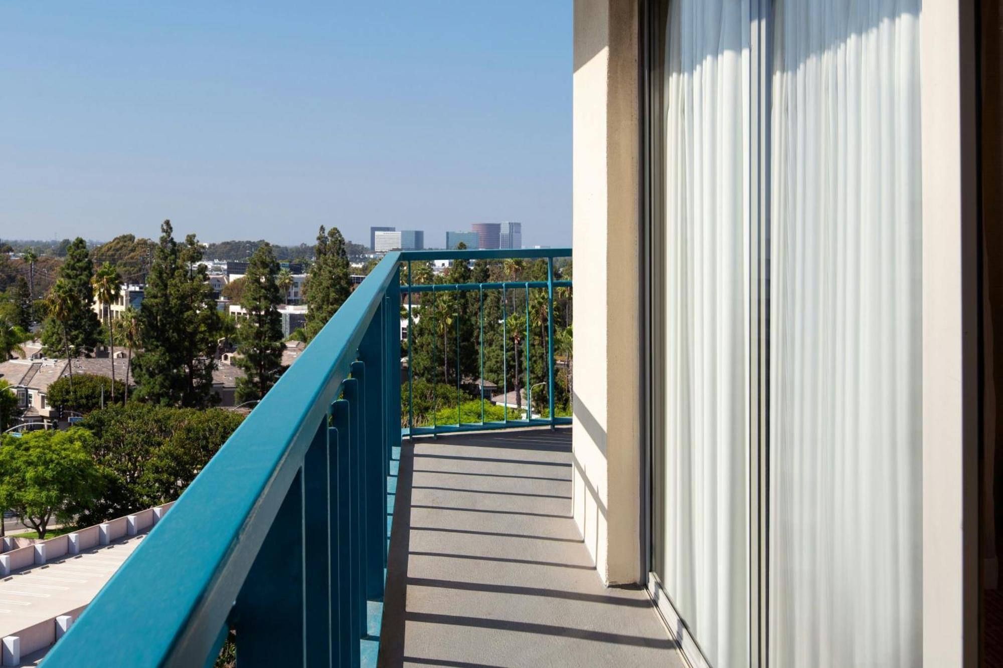 Family Suite, 1 Bedroom Suite, 1 King, Sofa bed, Balcony,1670711385:JPEG