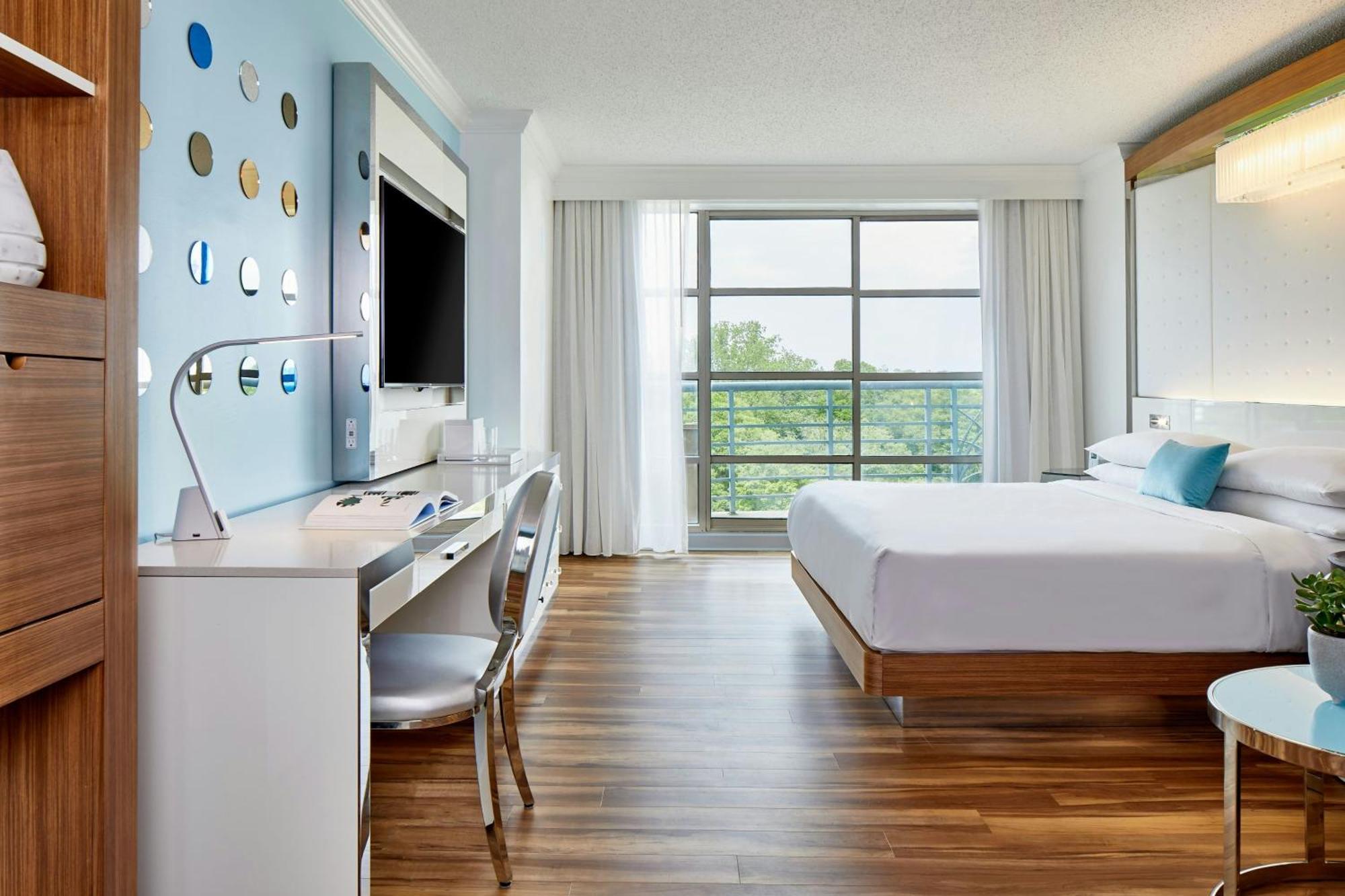 Upper Level Room King Bed or Two Double Beds Club Level,1670711395:JPEG