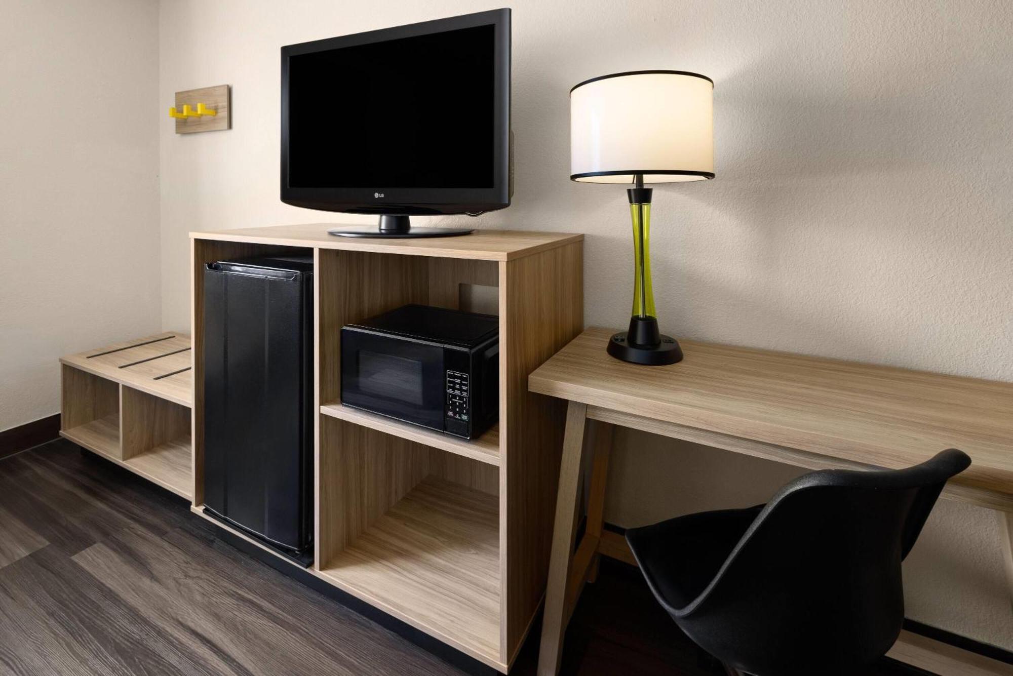 Queen Room - Mobility Access/Non-Smoking