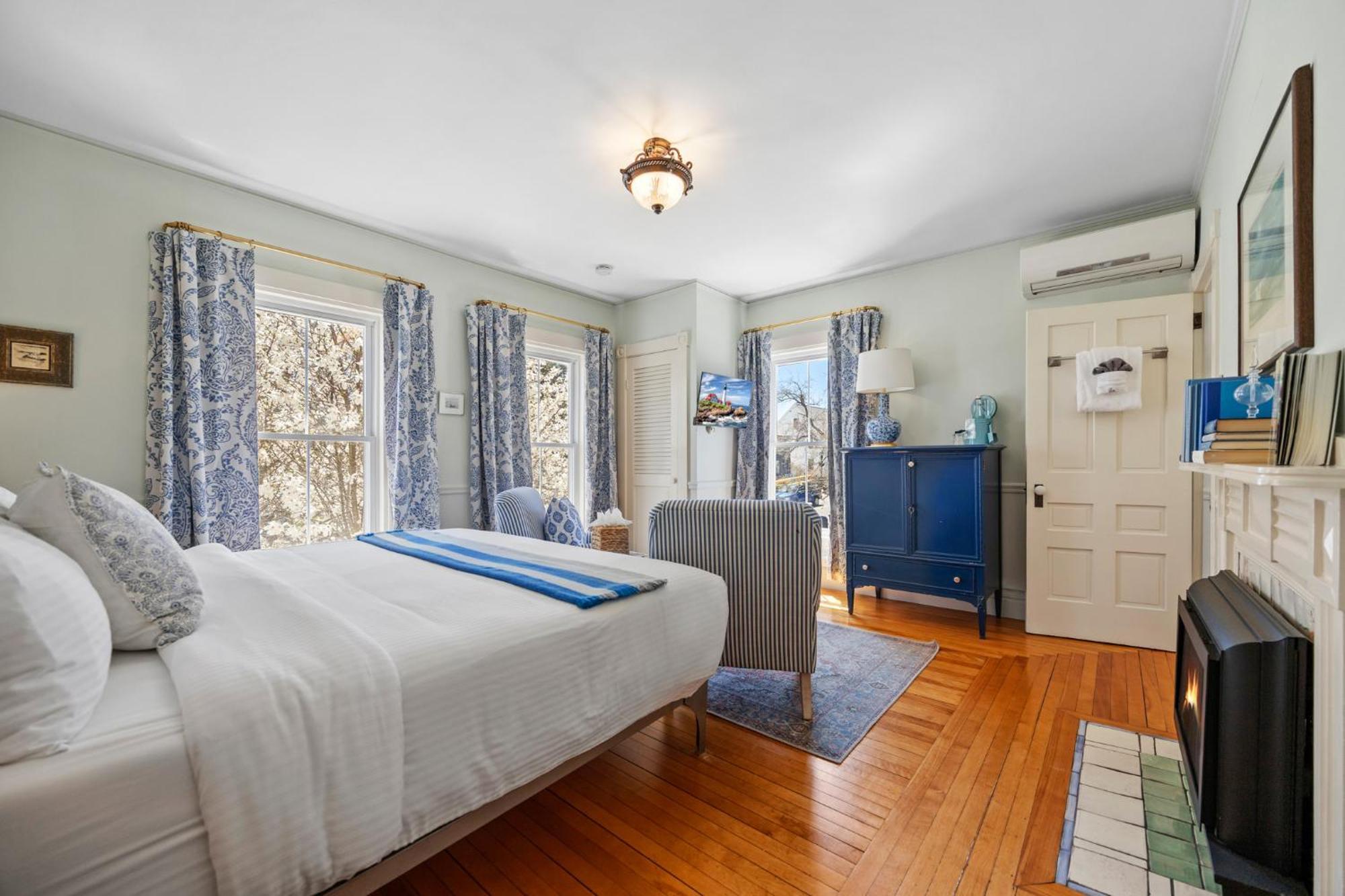 Queen Room
