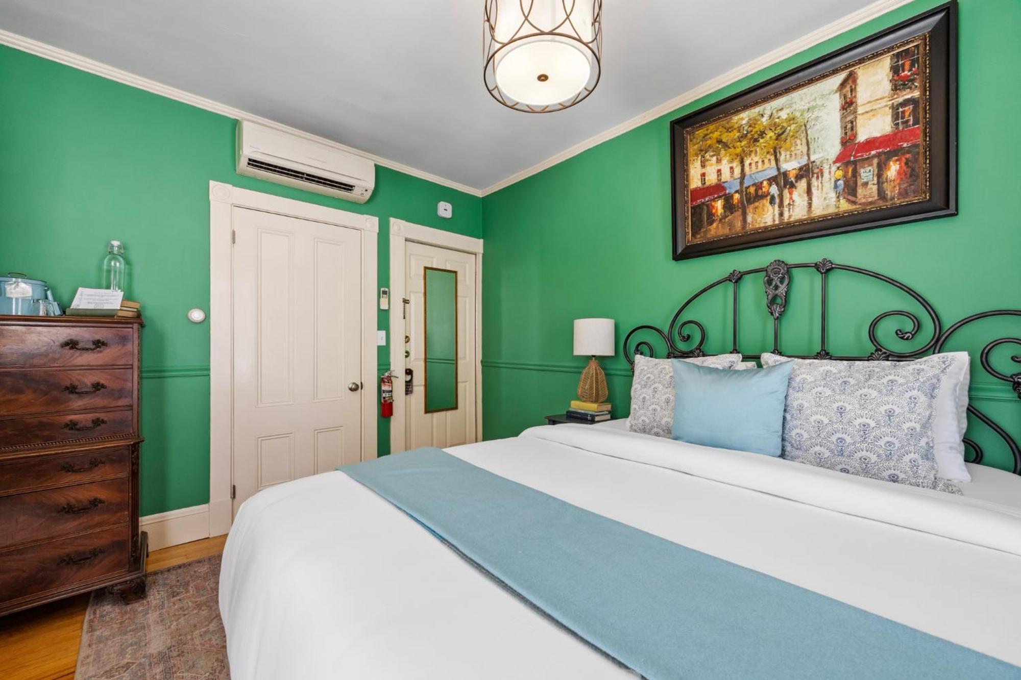 Queen Room