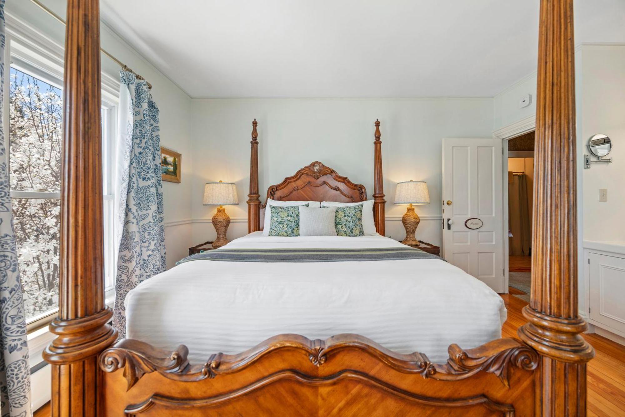 Queen Room