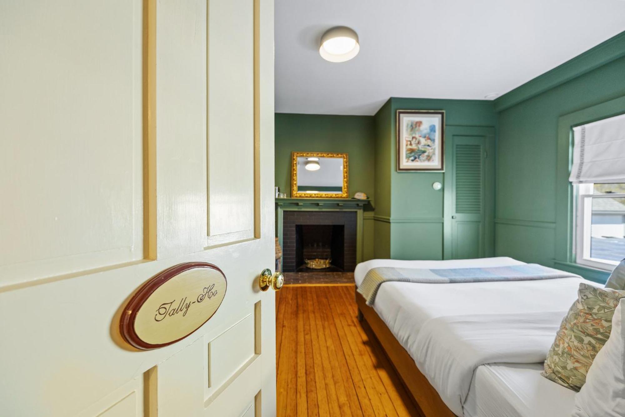 Double Room Private External Bathroom