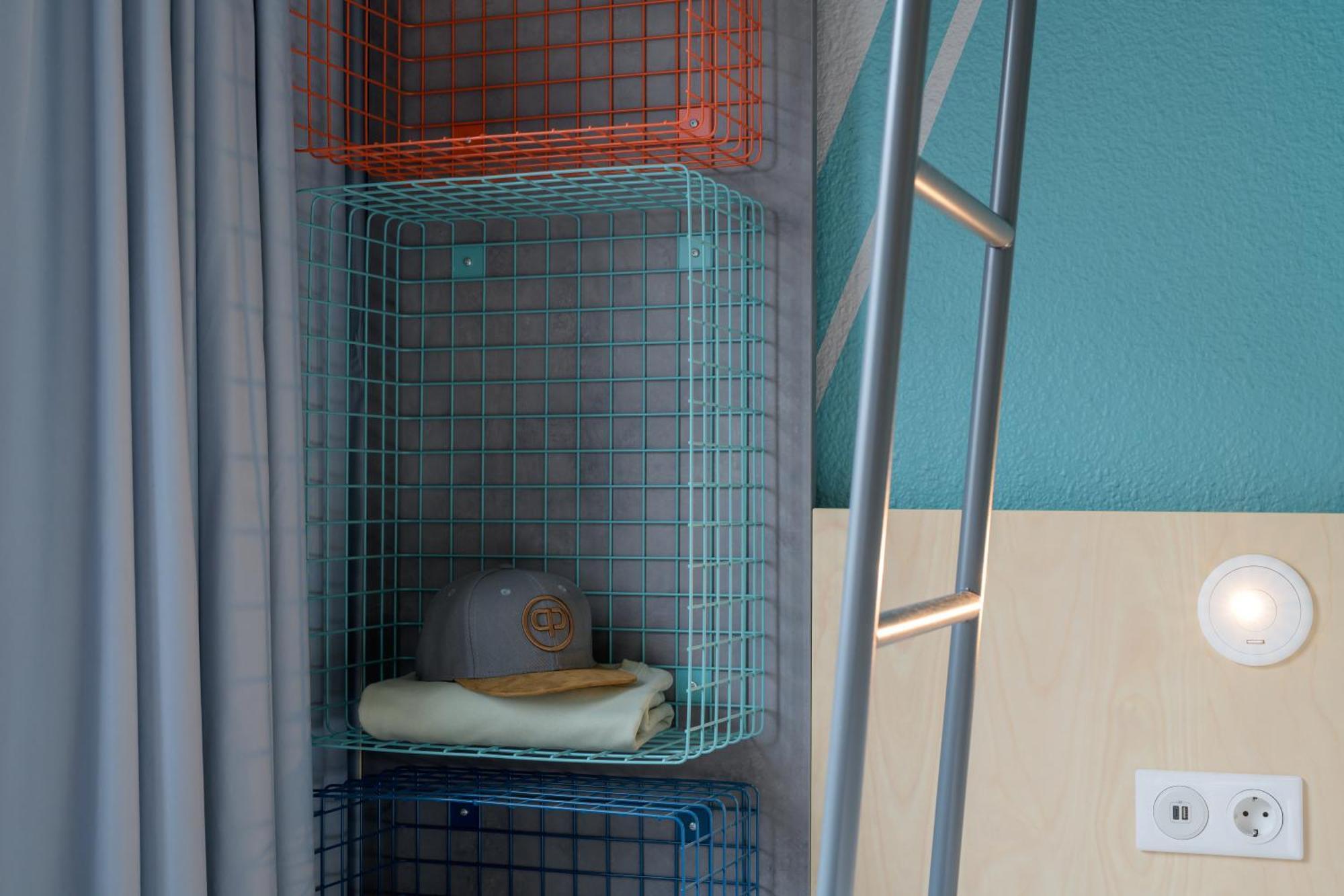 Small double room with private bathroom and toilet,1670757538:JPEG