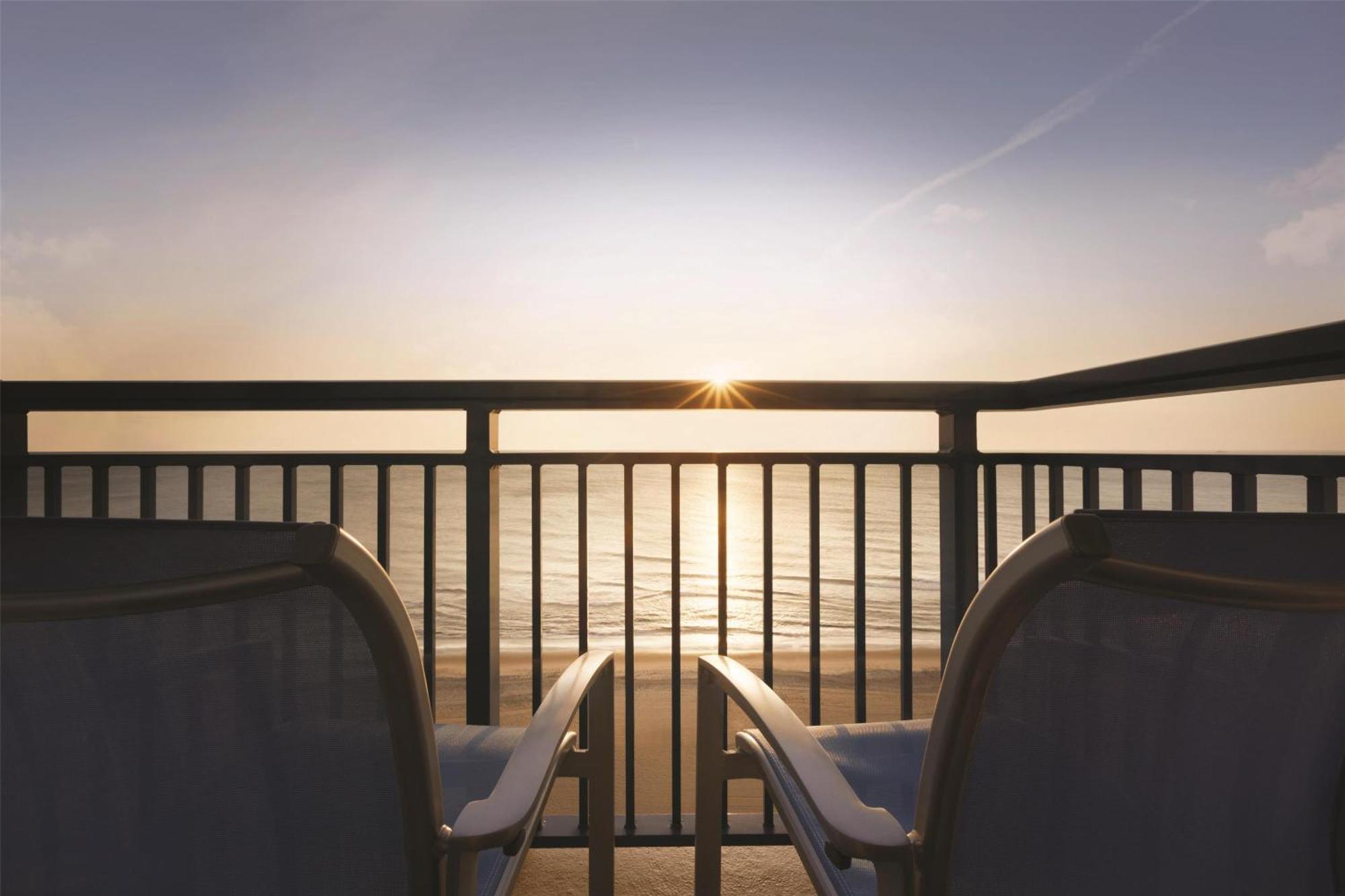 One-Bedroom Suite Two Queen Beds Oceanfront,1499286826:JPEG