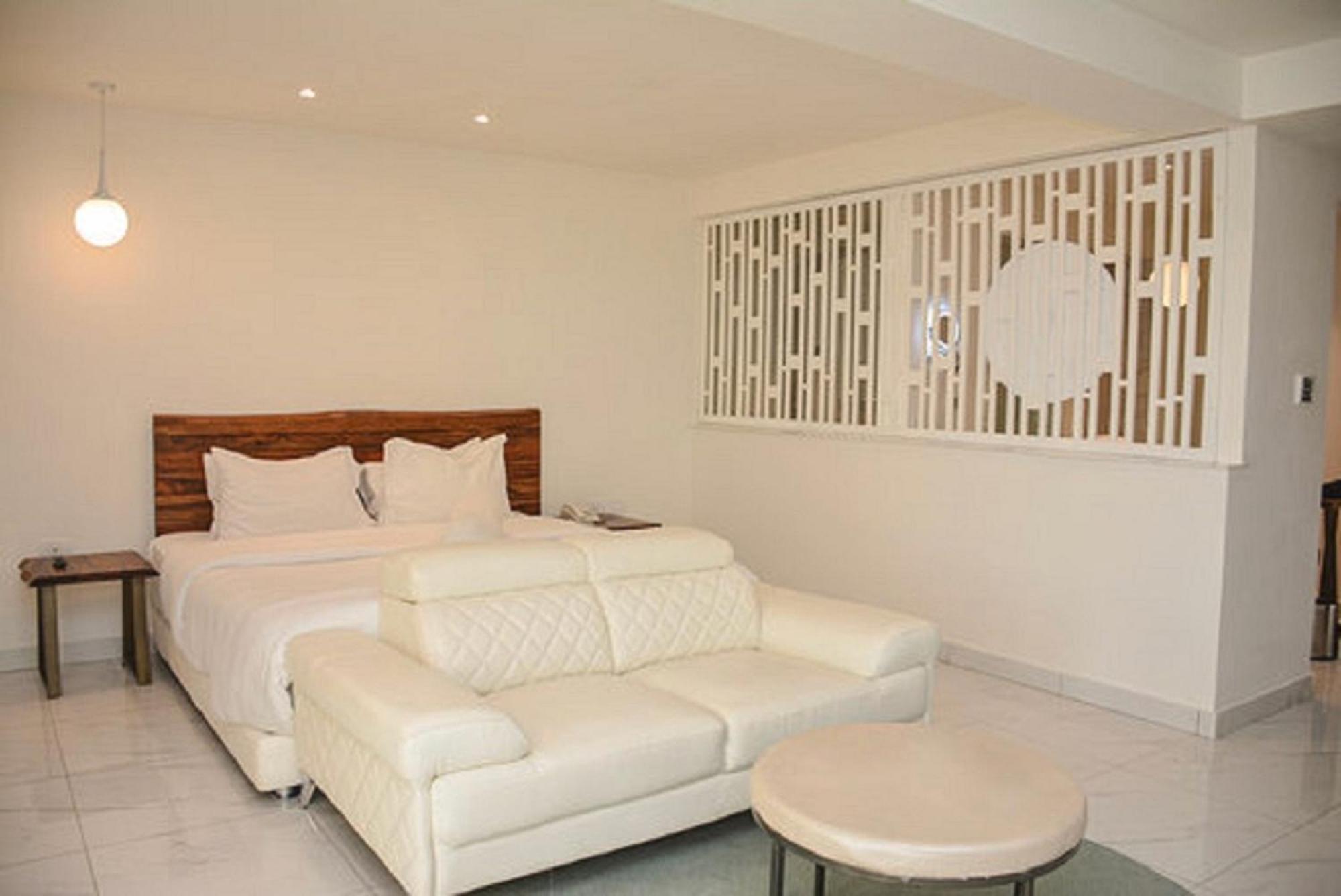 Honeymoon Suite