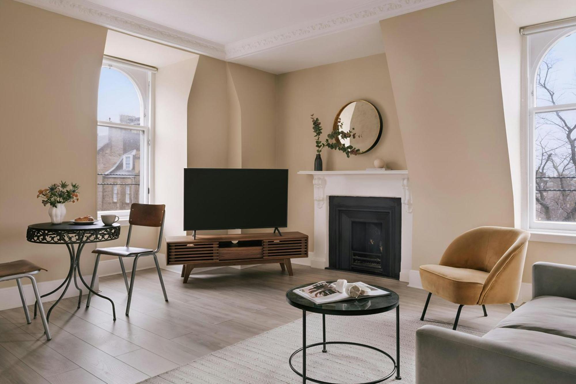 One Bedroom Suite Queen Street View