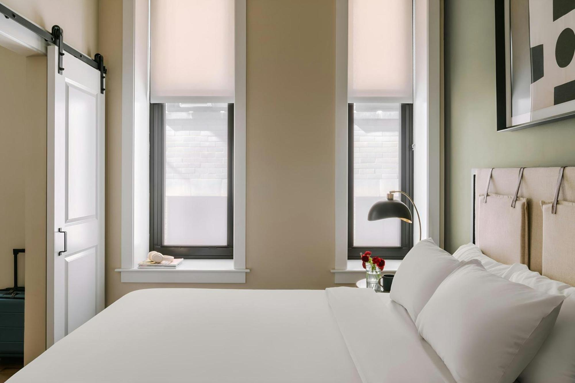 One-Bedroom Apartment Queen Bed