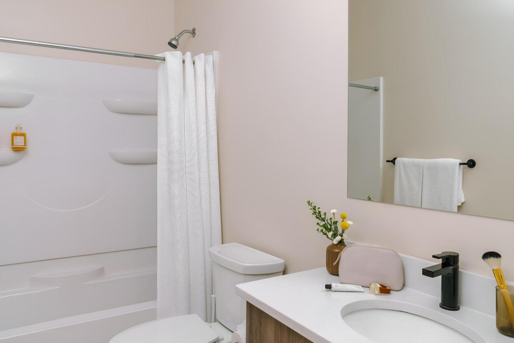 Two-Bedroom Apartment Two Queen Beds