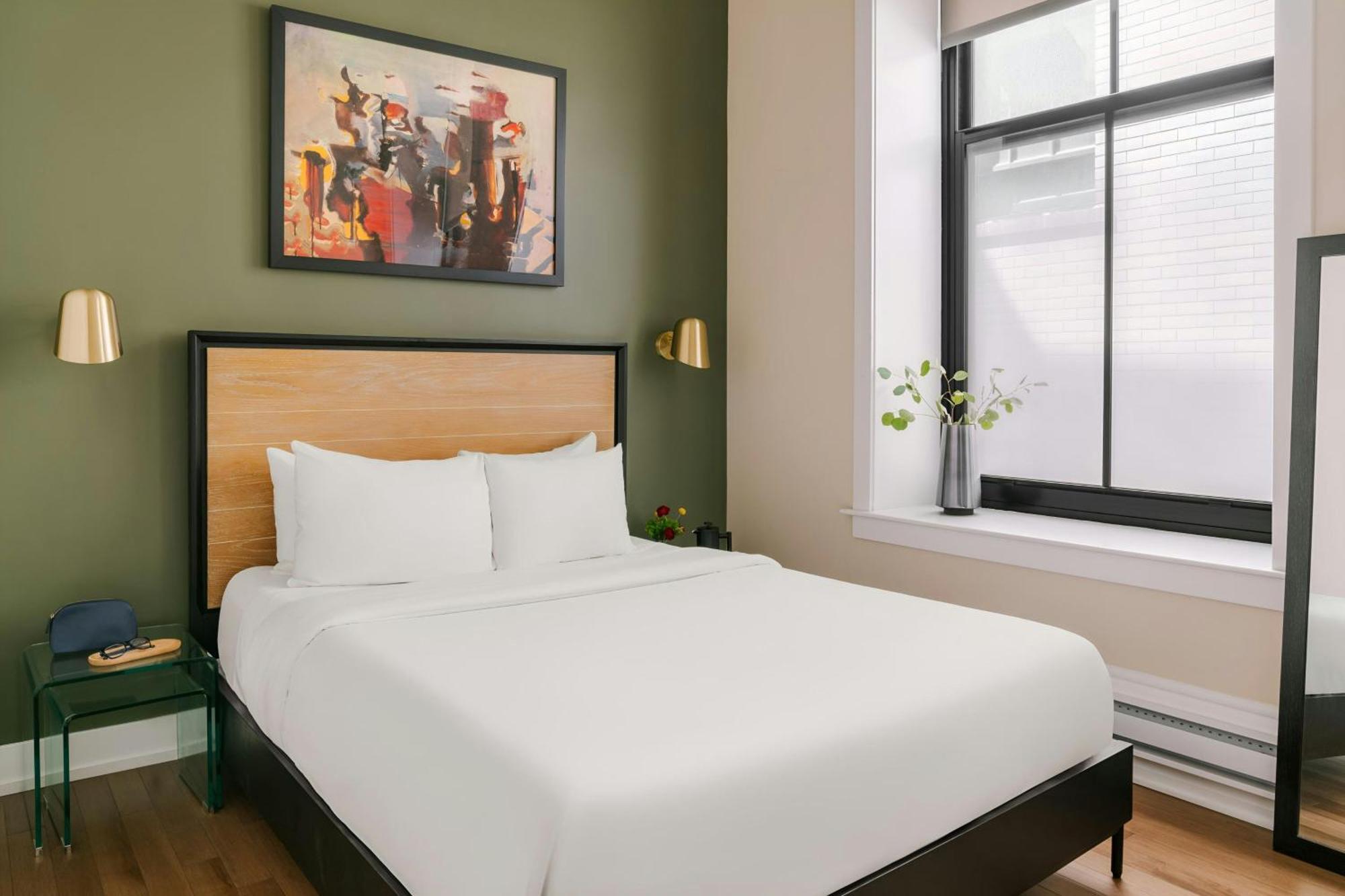 Studio Apartment Queen Bed