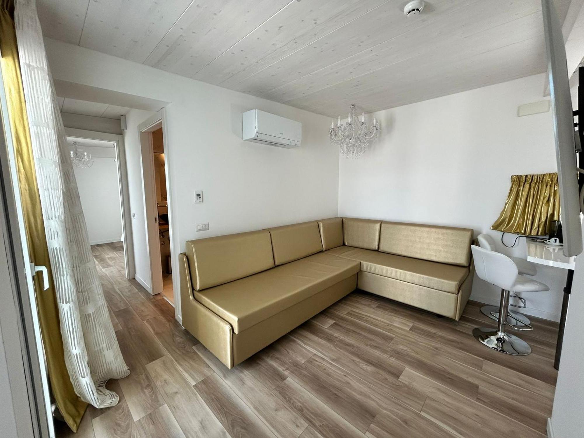Suite with Jacuzzi and Sea View,1670852142:JPEG