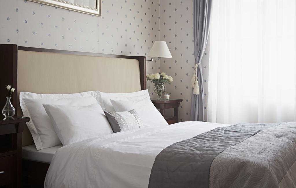 Deluxe One-Bedroom Suite