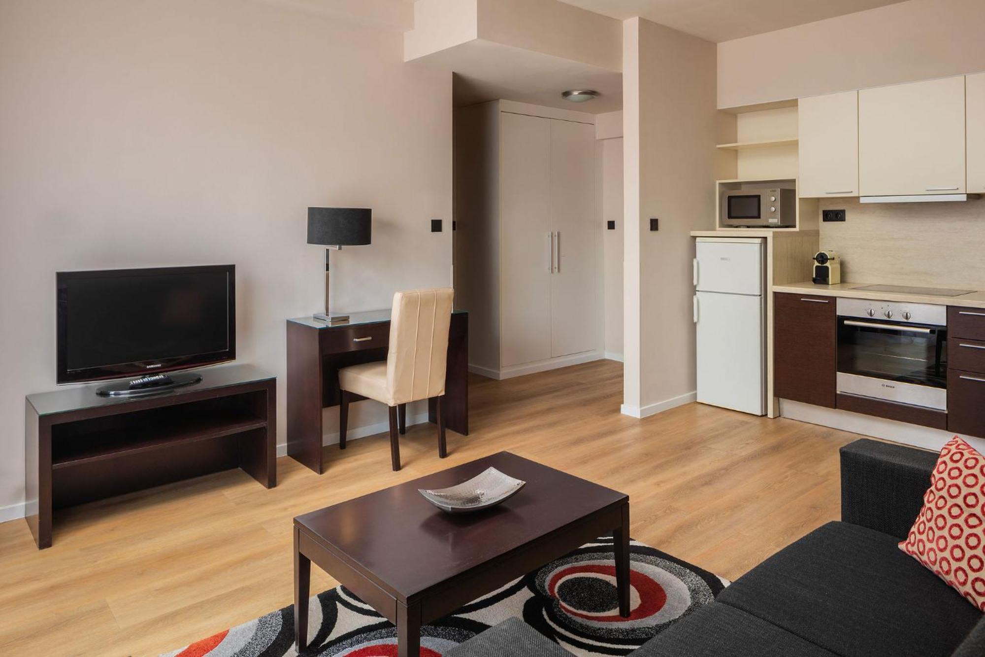 Deluxe One-Bedroom Suite