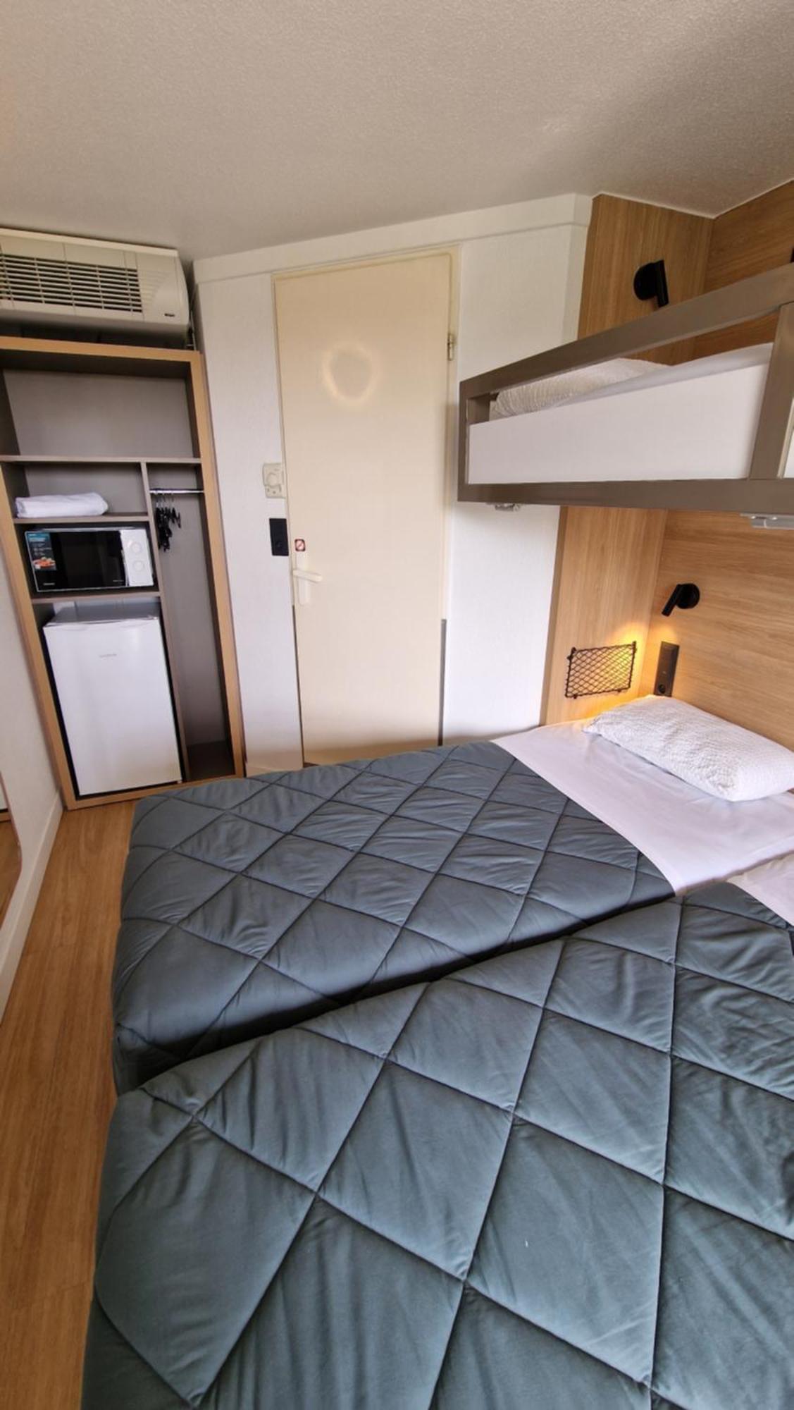 Triple Room 2 Single Beds 1 Single Bunk Bed,1671887519:JPEG