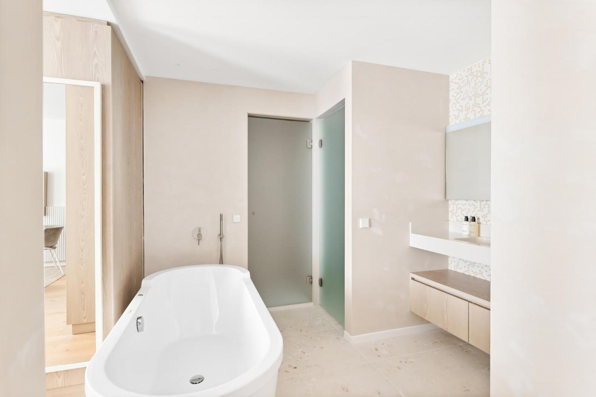 Deluxe suite with kitchen and bath,1672561065:JPEG