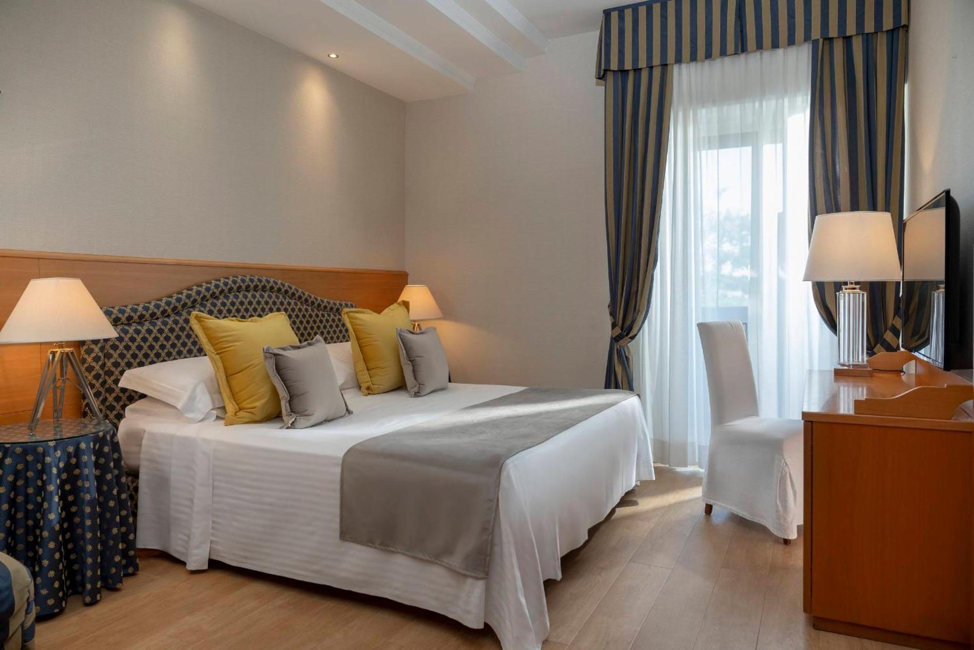 Prestige Double Room Pedestrian Promenade View