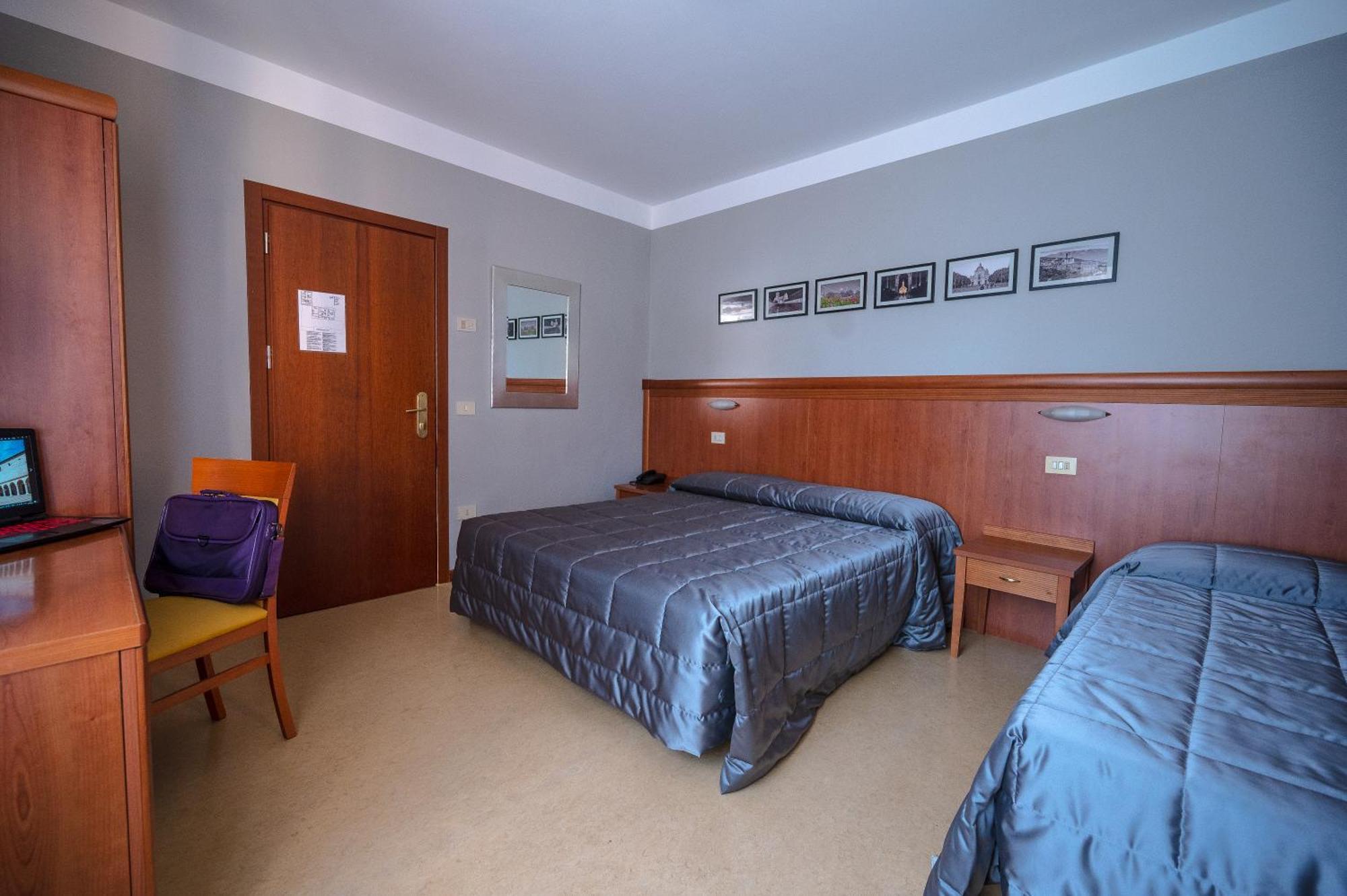 Standard Family Room,1268571640:JPEG