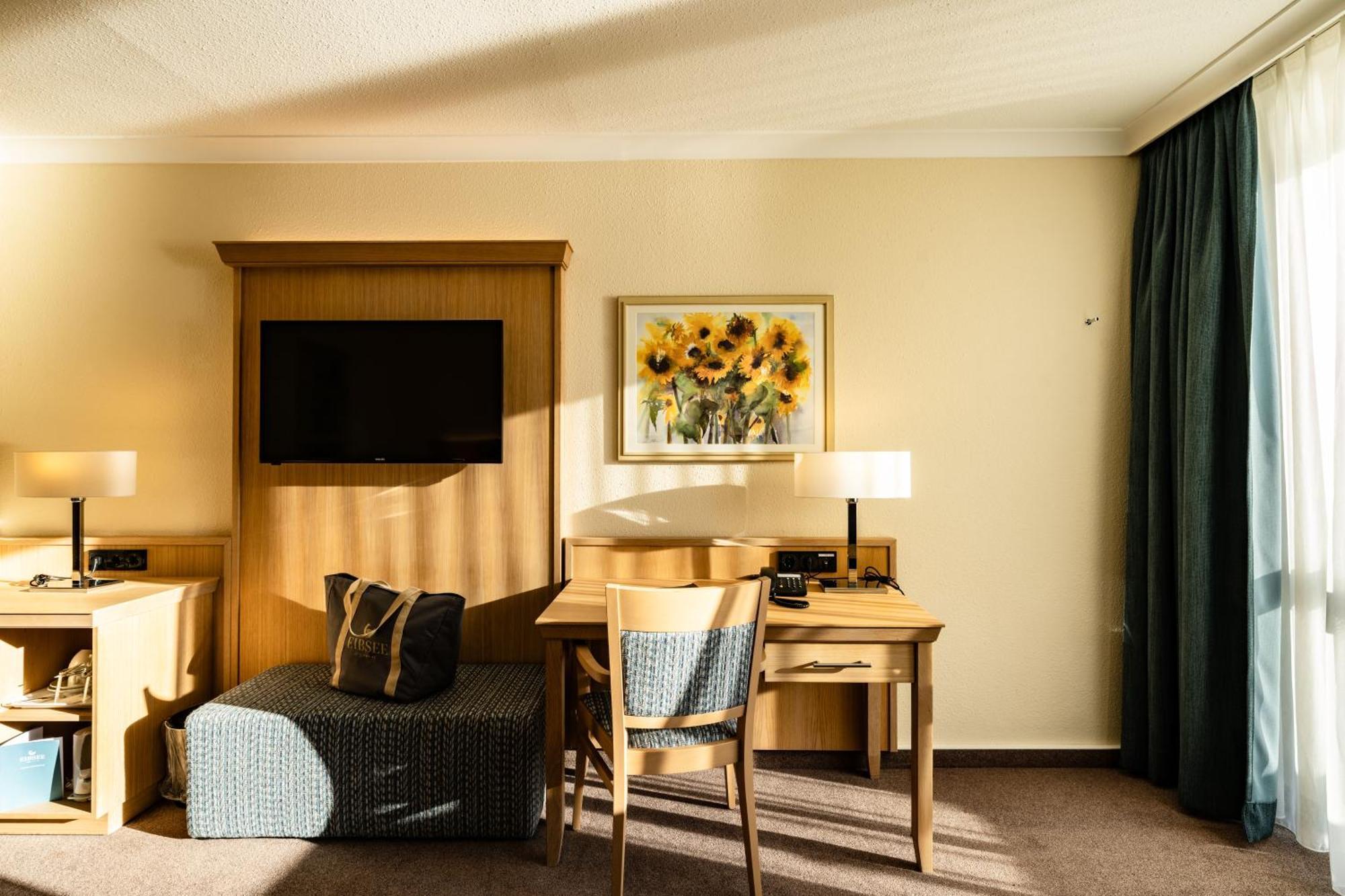 Double or Twin Room Lake View