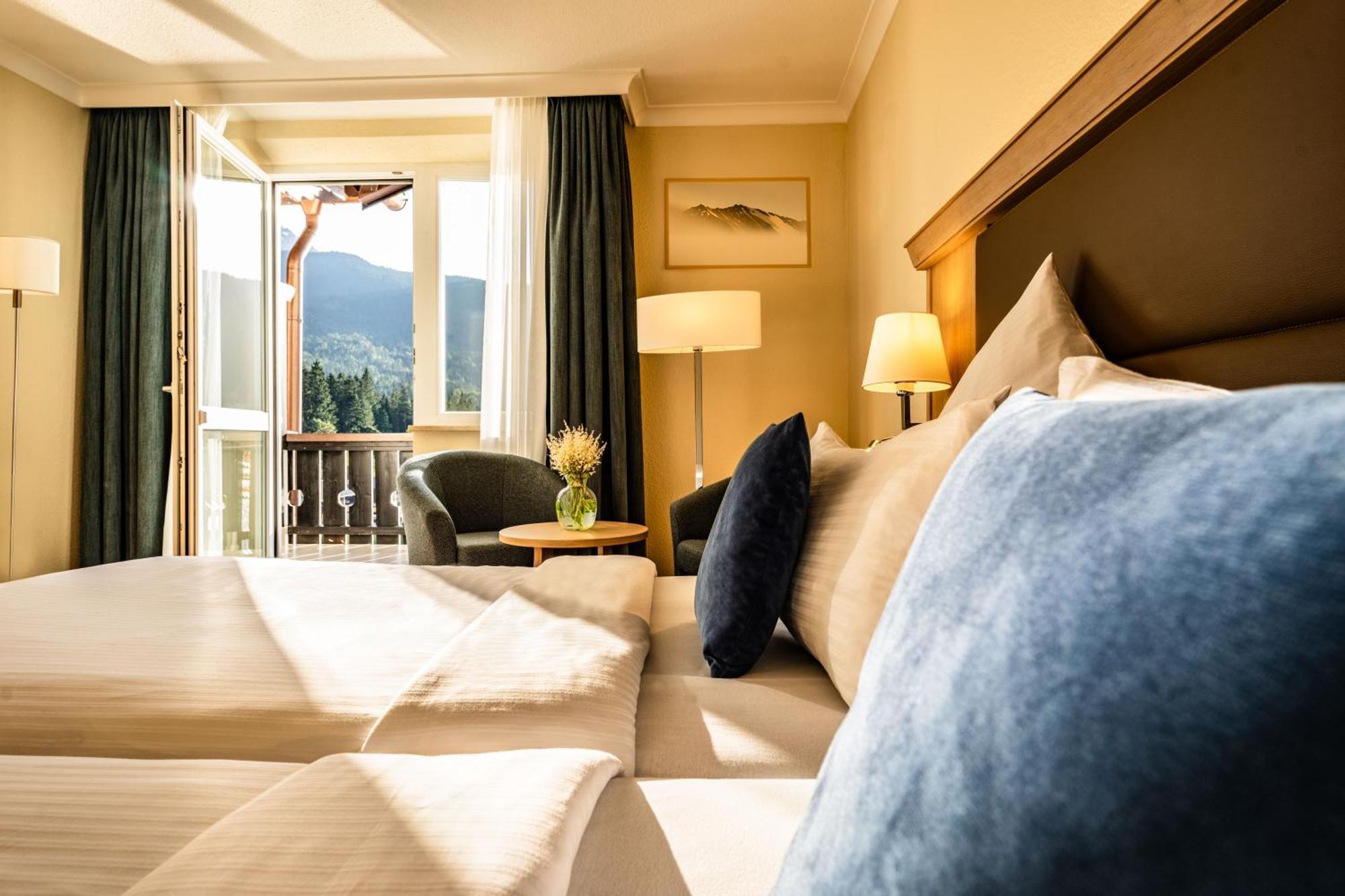 Double or Twin Room Lake View