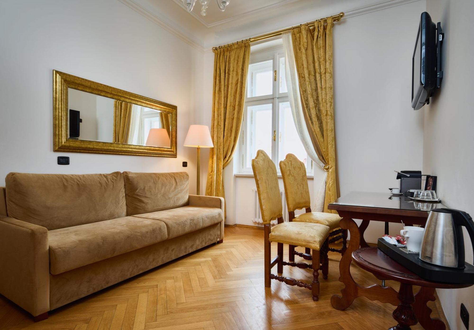 Junior Suite,1672580301:JPEG