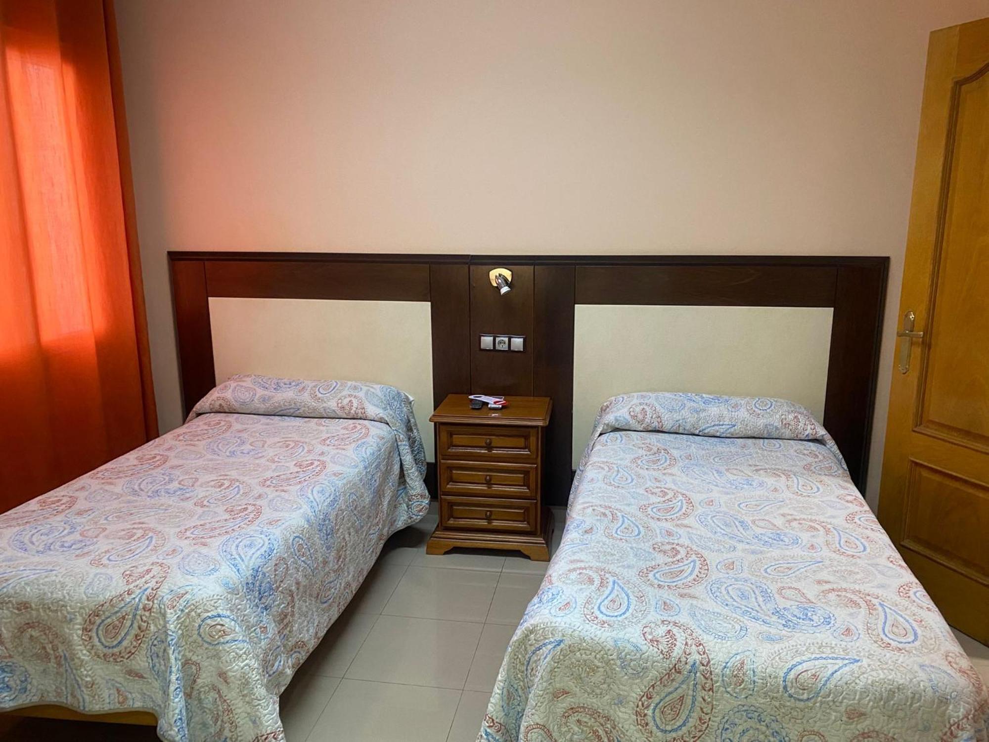 Twin Room,1672586336:JPEG