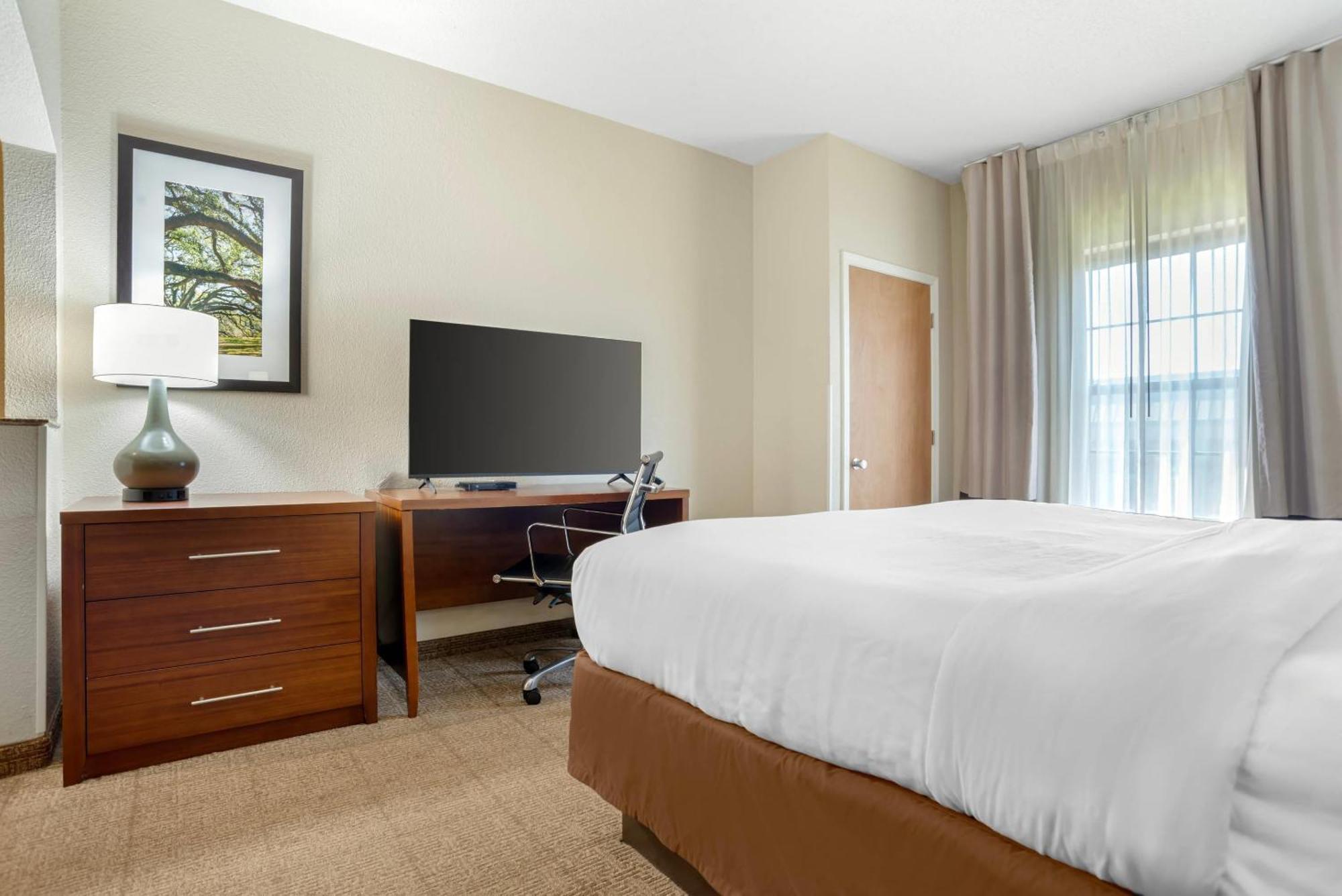 King Suite with Sofa Bed - Disability Access/Non-Smoking