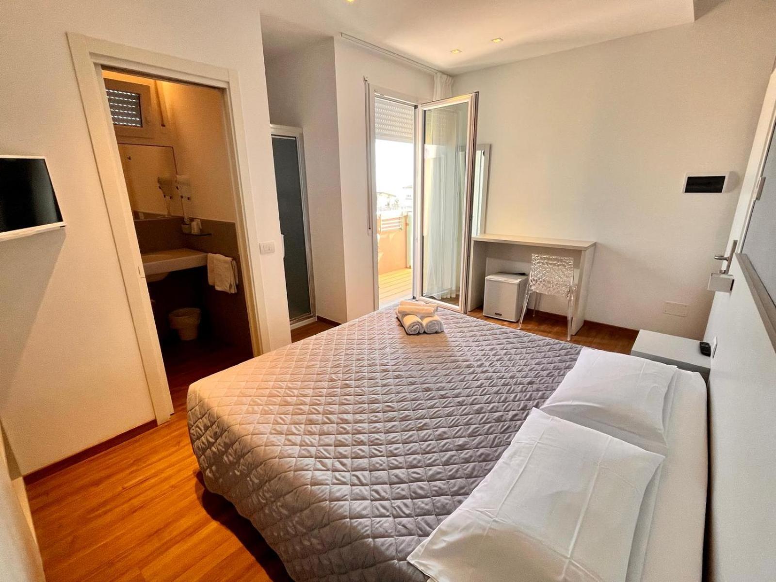 Deluxe Double Room,1672593099:JPEG