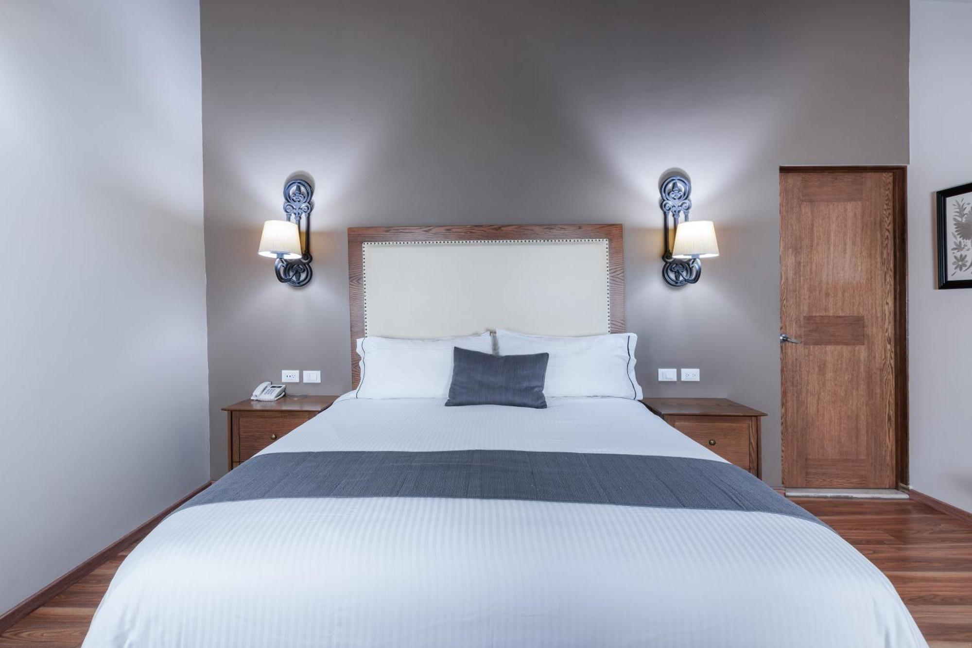 Standard Queen Room
