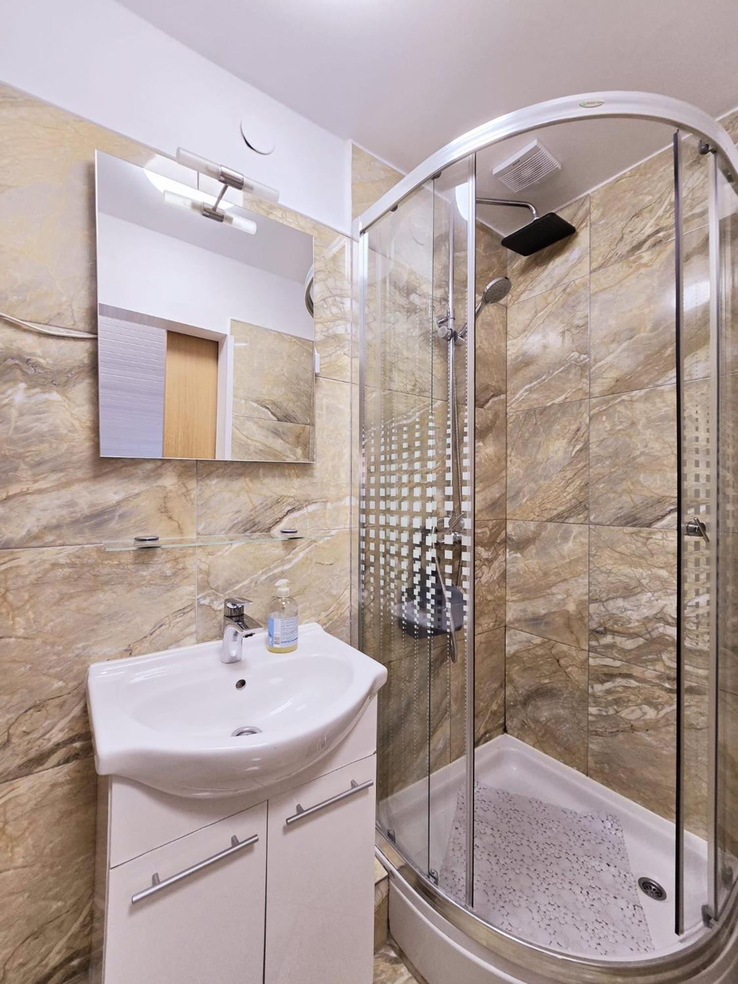 Double Room Private Bathroom,1673659281:JPEG