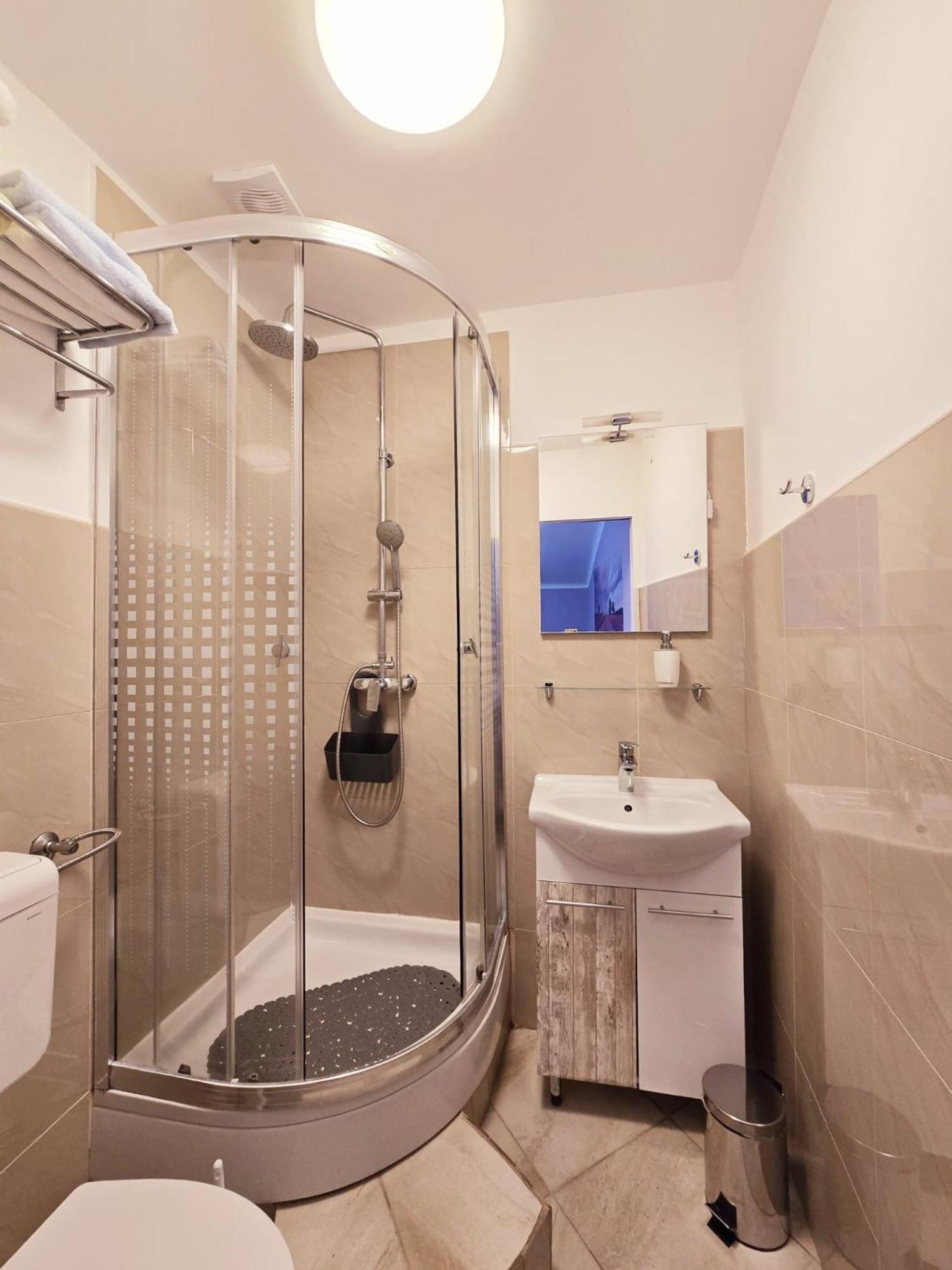 Double or Twin Room Private Bathroom